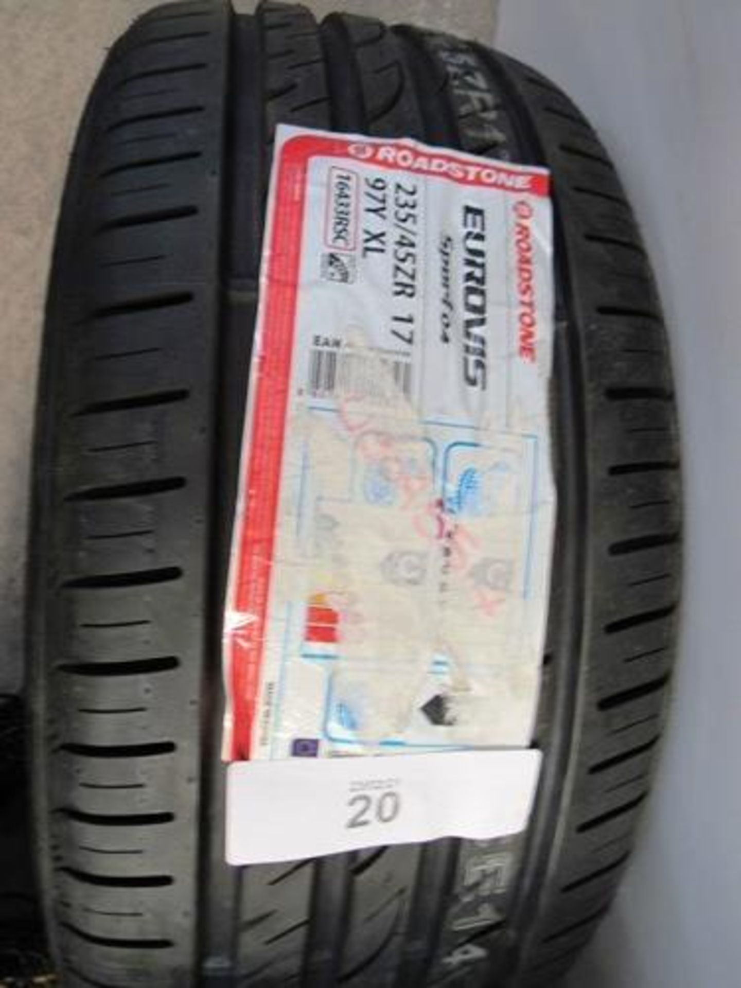 1 x Roadstone Eurovis Sport 04 tyre, size 235/45ZR17 97Y XL - New with label (GS1)