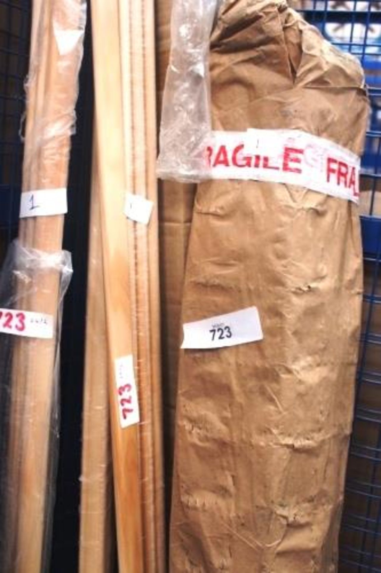 A quantity of assorted wood including rails for clothes airer, various lengths and thicknesses - New