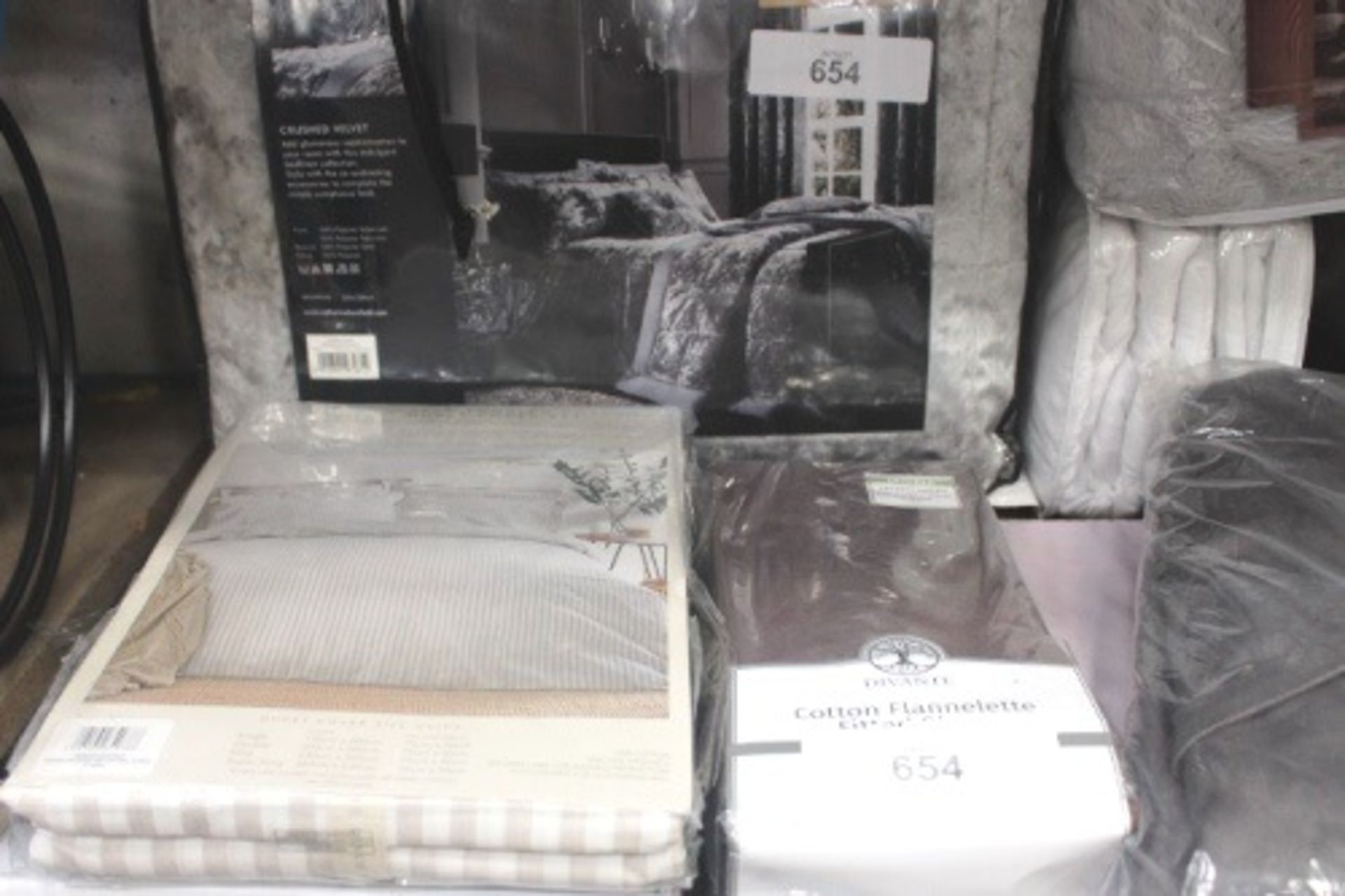 A shelf of bedroom related soft furnishings including Dorma pillows, Catherine Lansfield crushed - Image 2 of 3