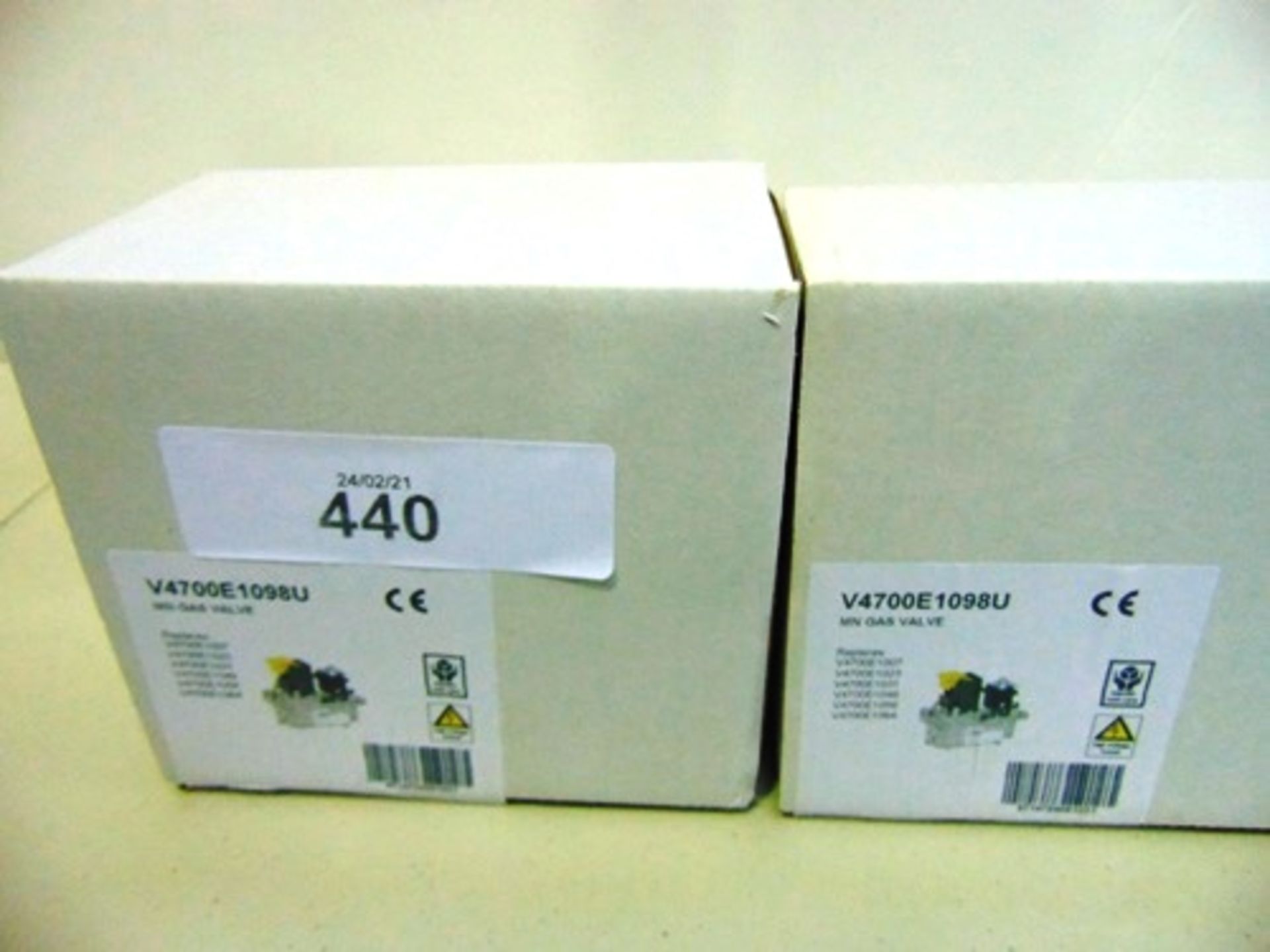 2 x Resideo MN gas valve, model V4700E1098U - Sealed new in box (GS21)