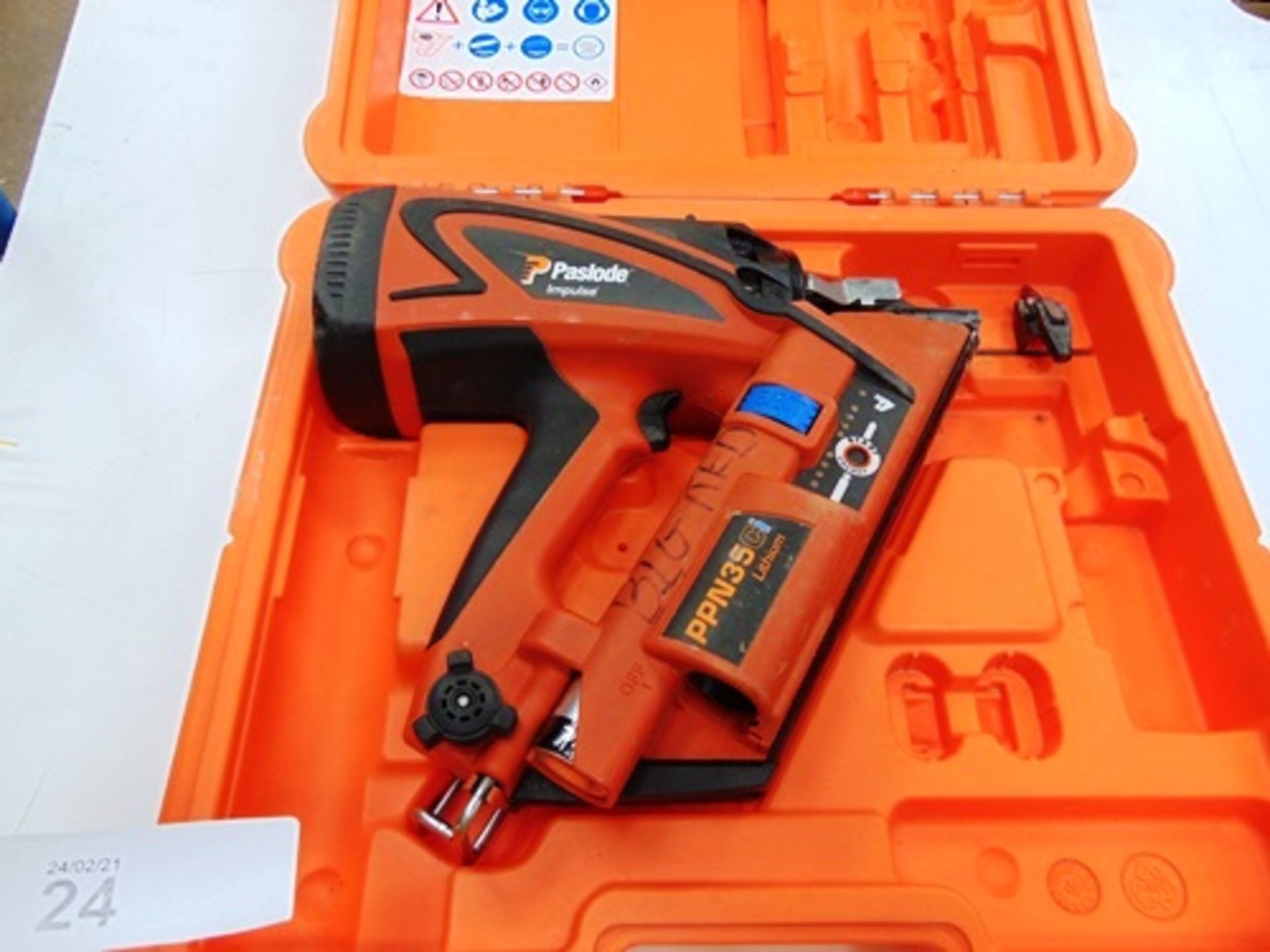 A Paslode Impulse PPN35CI nail gun, loose safety foot - Spares & repairs (TC3) - Image 2 of 4