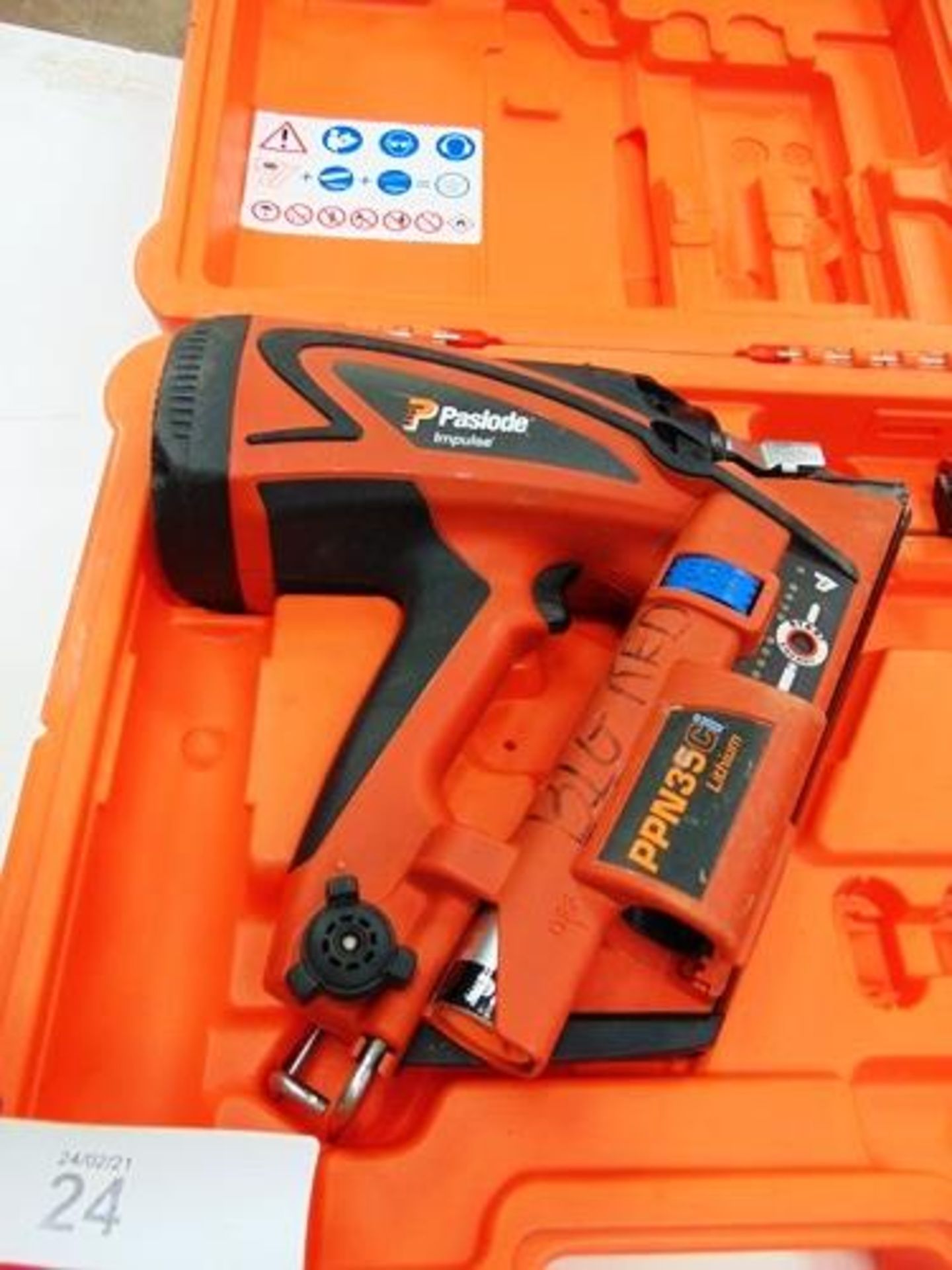 A Paslode Impulse PPN35CI nail gun, loose safety foot - Spares & repairs (TC3)