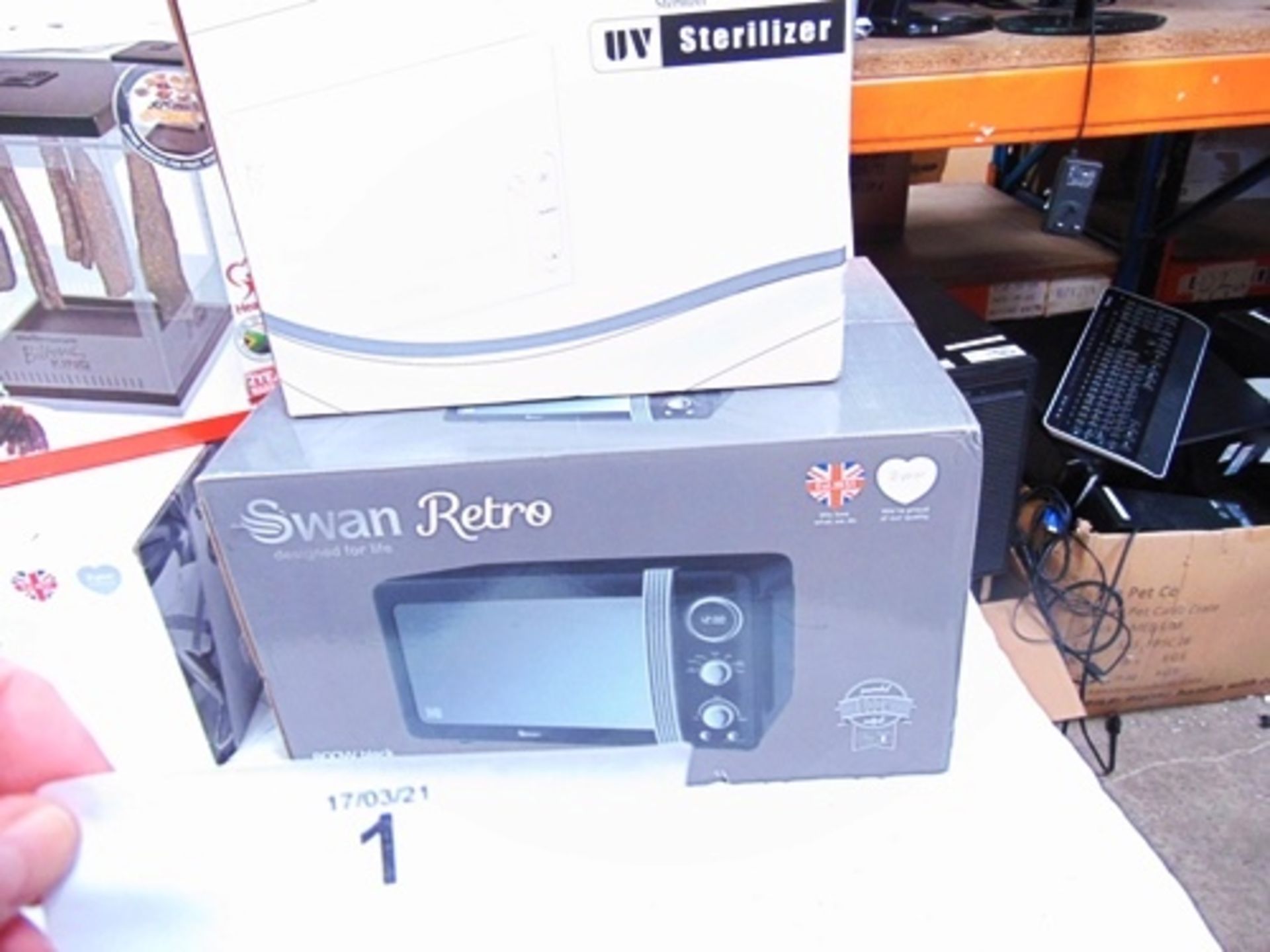 1 x Swan Retro black microwave, model SM22030BN, together with 1 x Swan 2.5ltr fryer, model SD6O8ON,