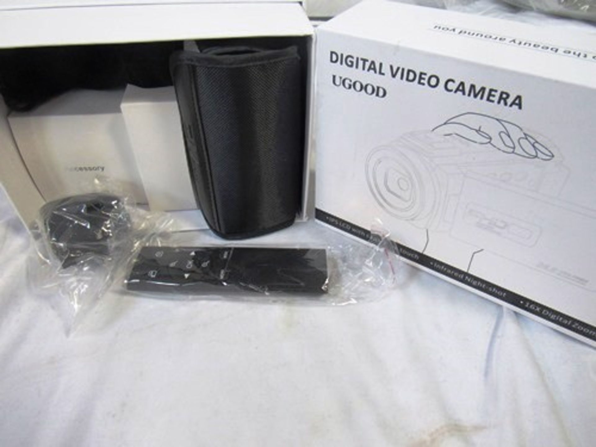 1 x Ugood digital video camera, Full HD 1920 x 1080 with accessories, 16 x digital zoom - New in box