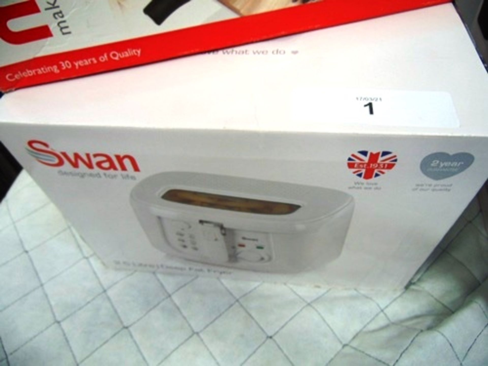 1 x Swan Retro black microwave, model SM22030BN, together with 1 x Swan 2.5ltr fryer, model SD6O8ON, - Image 3 of 3