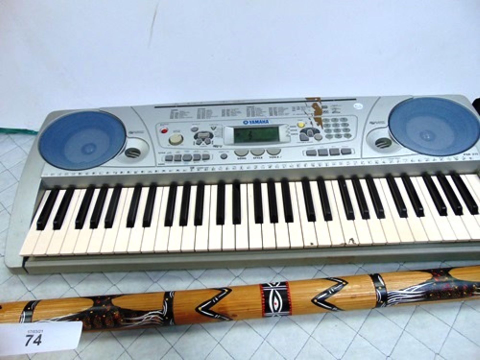 1 x Yamaha keyboard and stand, no power supply, second-hand, broken key, together with a musical - Image 3 of 5