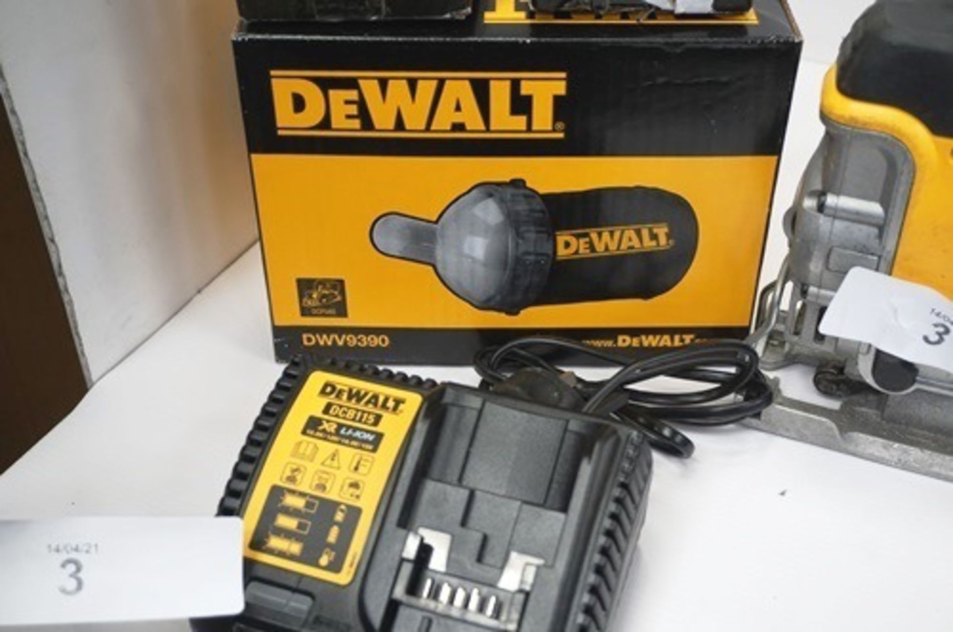 1 x DeWalt cordless jigsaw, model DCS331, second-hand, together with 2 x 18V batteries and - Image 4 of 5