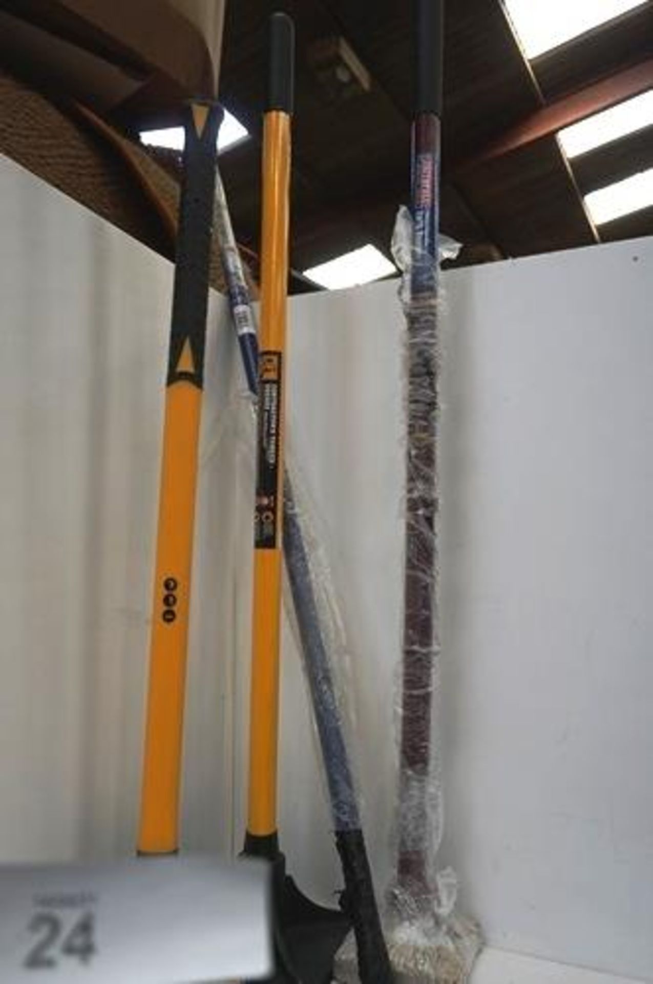 1 x Roughneck 8" x 8" and 1 x Faithfull Tools 125mm x 125mm tampers, together with 1 x Roughneck 4. - Image 3 of 3