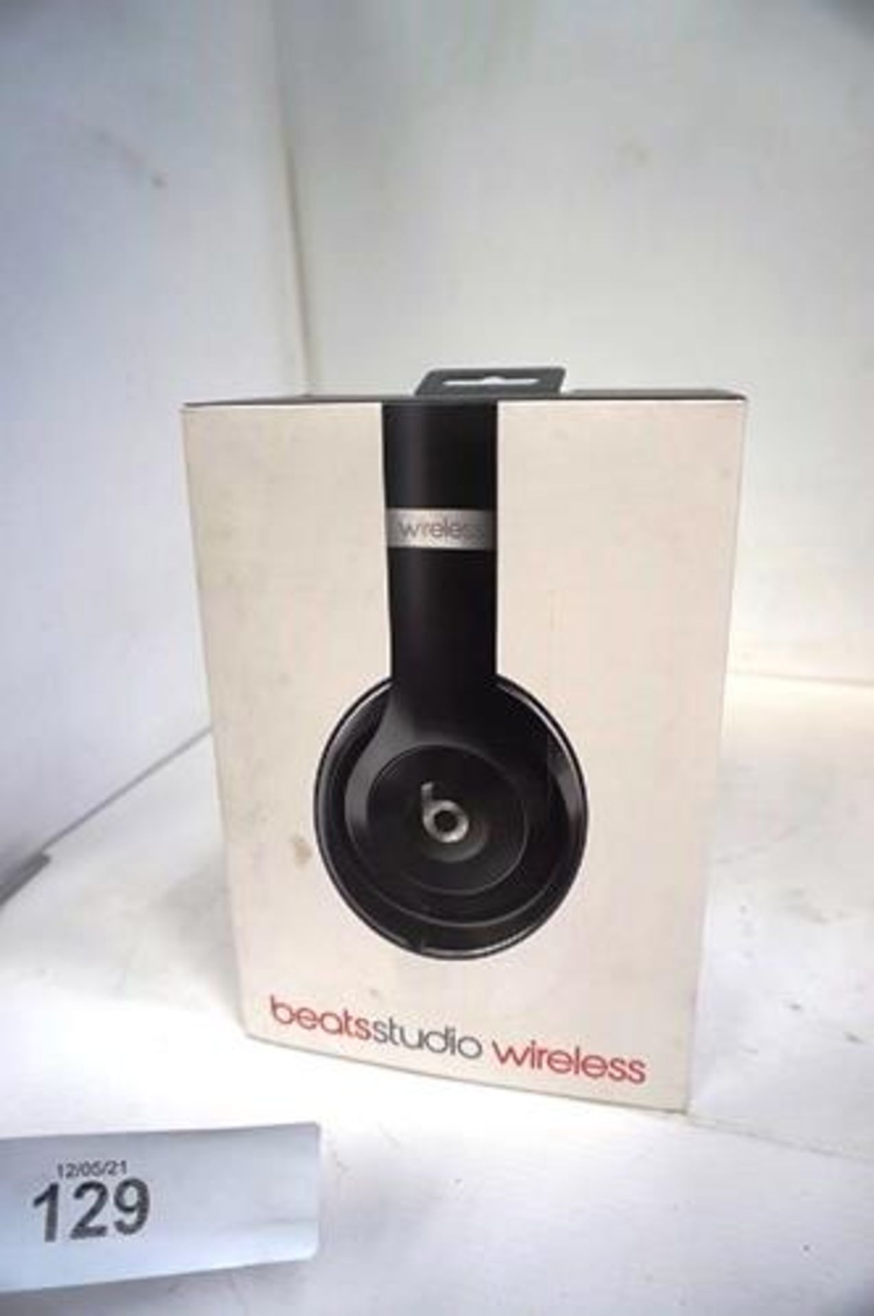 1 x Dr Dre Beat Studio wireless headphones, model B0501, Apple compatible, damaged volume control