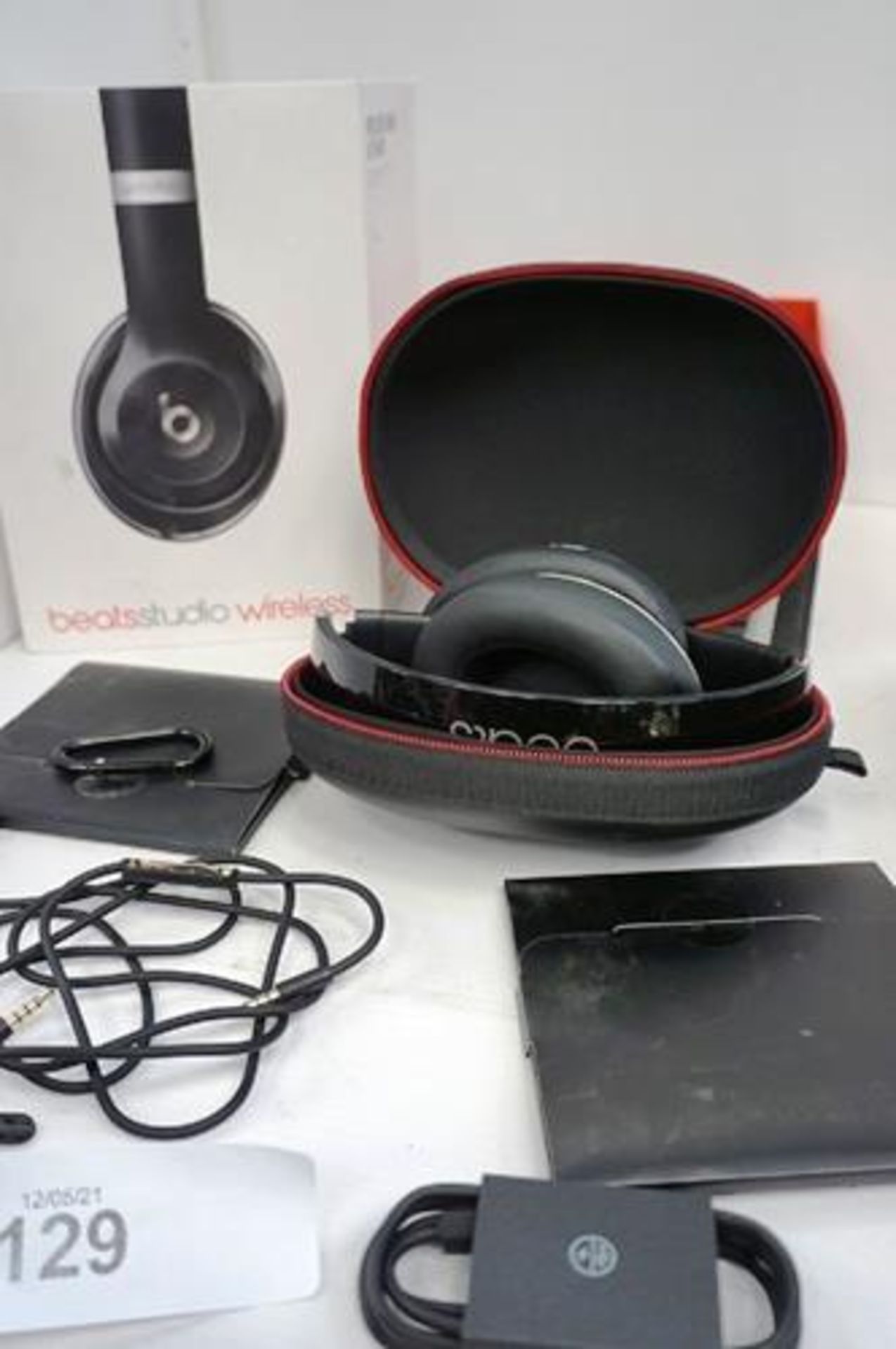 1 x Dr Dre Beat Studio wireless headphones, model B0501, Apple compatible, damaged volume control - Image 2 of 4