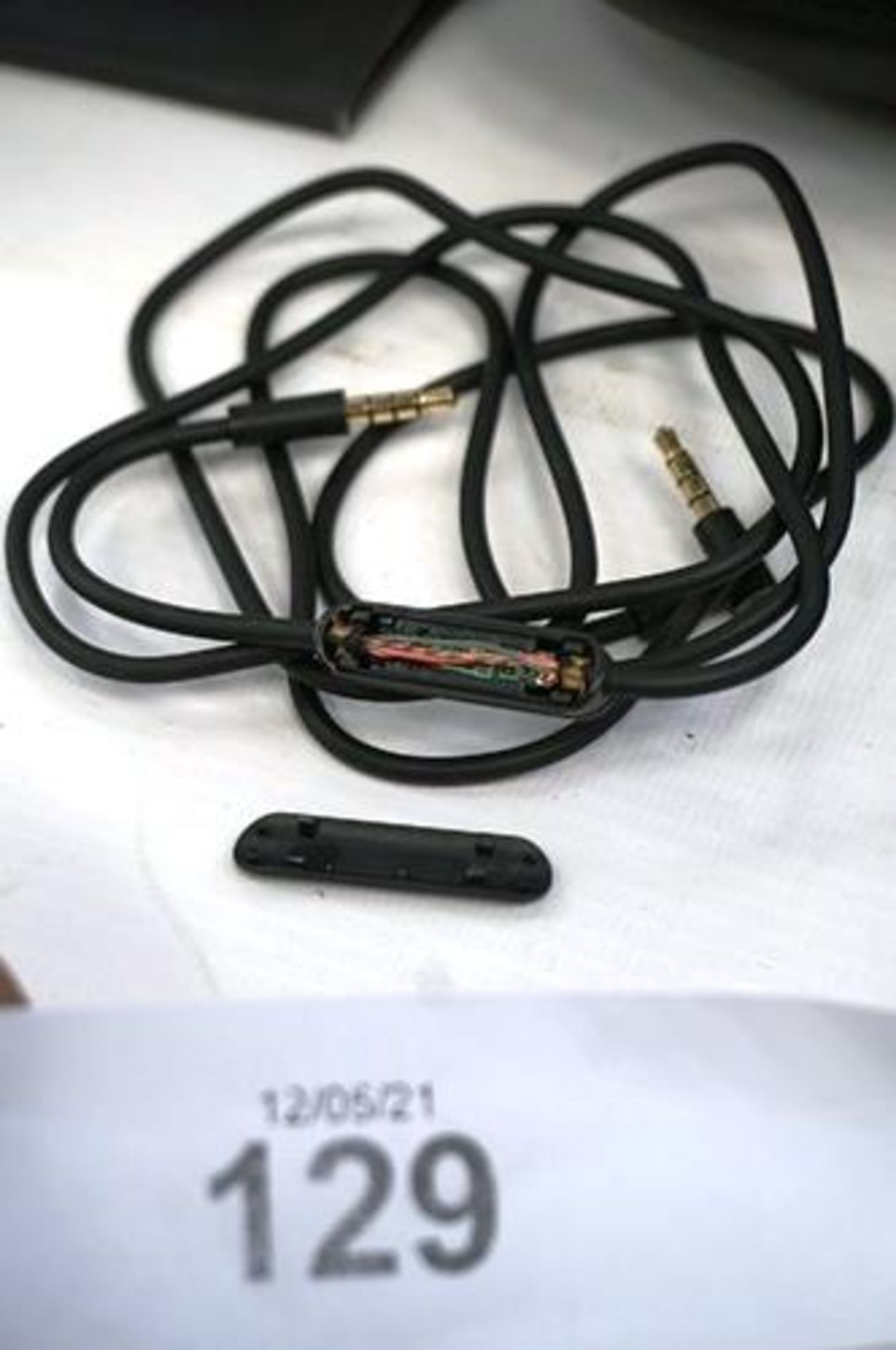 1 x Dr Dre Beat Studio wireless headphones, model B0501, Apple compatible, damaged volume control - Image 3 of 4