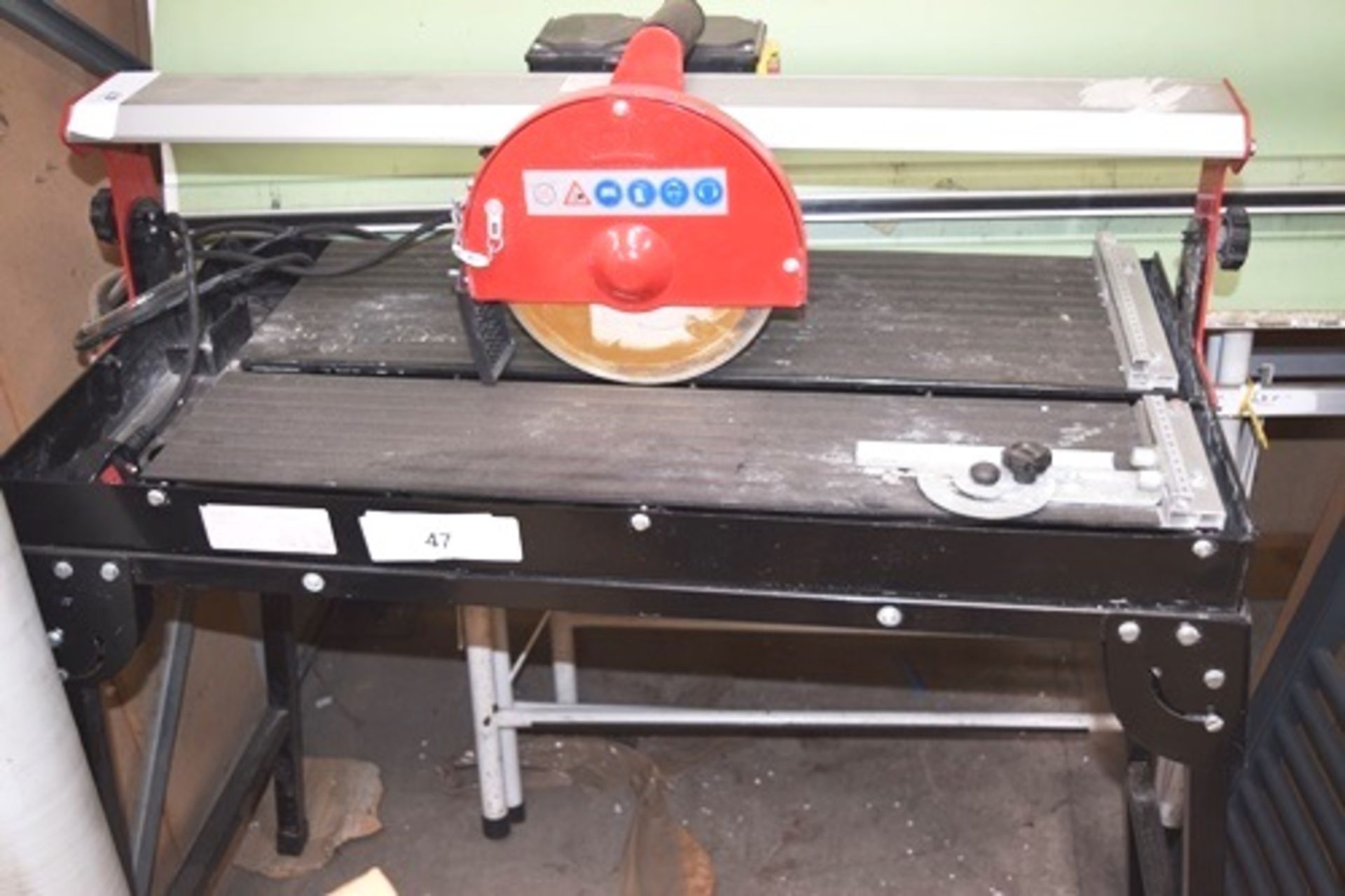 1 x Dirty Pro Tools 200mm 800W tile cutting table, model TS2003 - Second-hand, no power to motor,