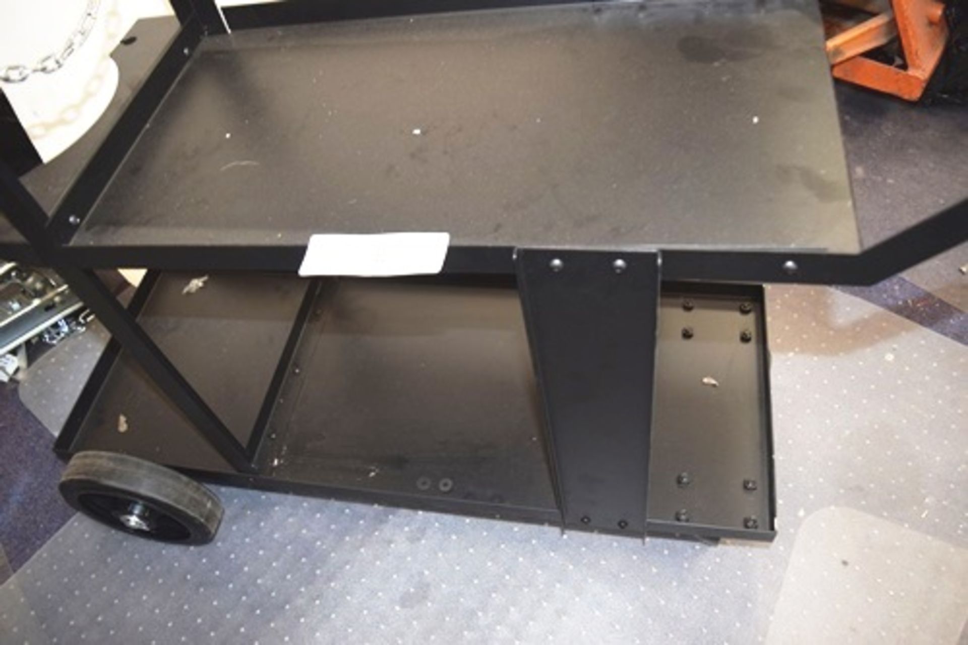 1 x unbranded welding trolley, 1 x unbranded grey parcel box with lockable lid - new (cabs floor)
