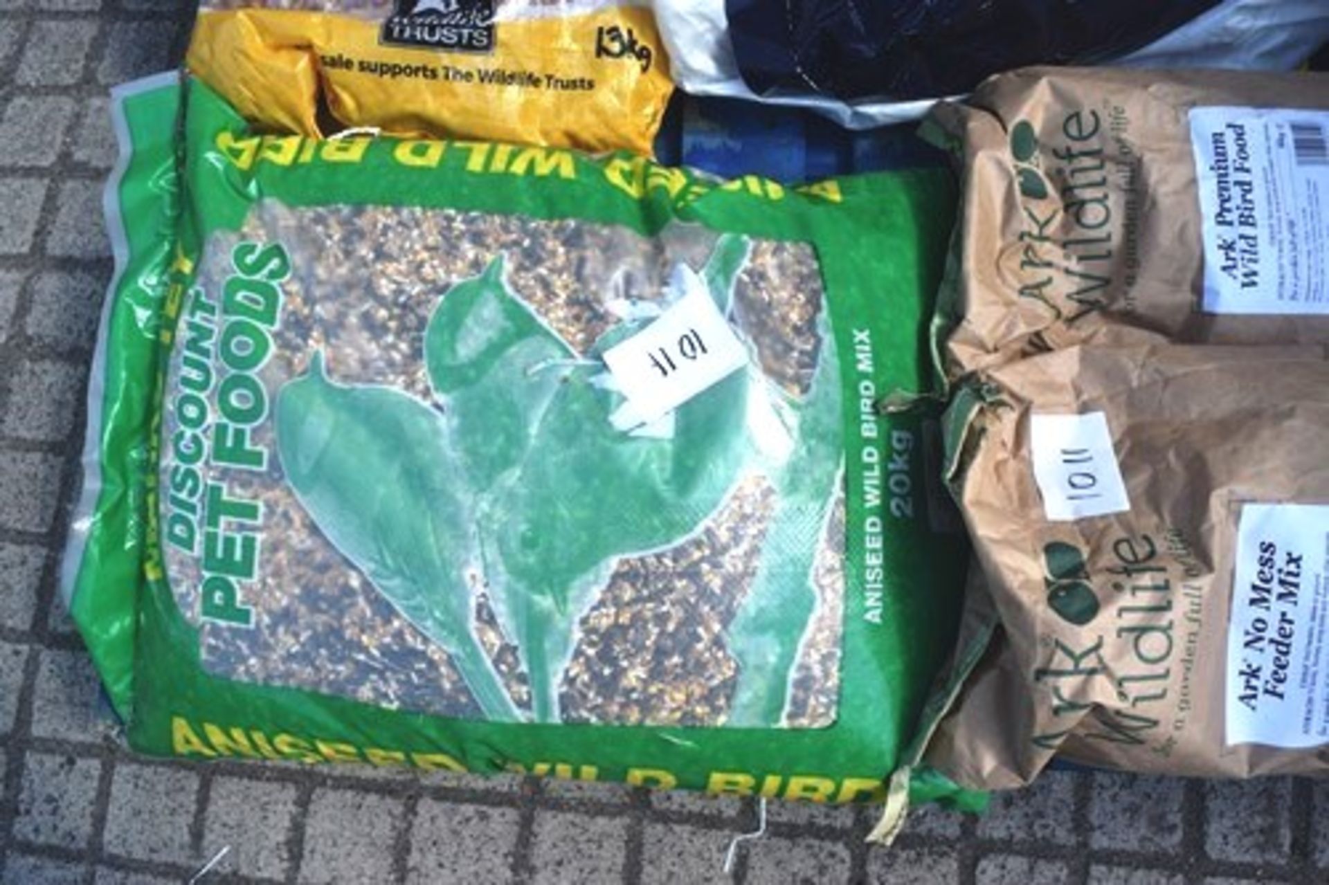 A selection of bird food including 1 x 13kg bag of Vine House Farm, 1 x 8kg of Ark Wildlife wild - Image 2 of 4