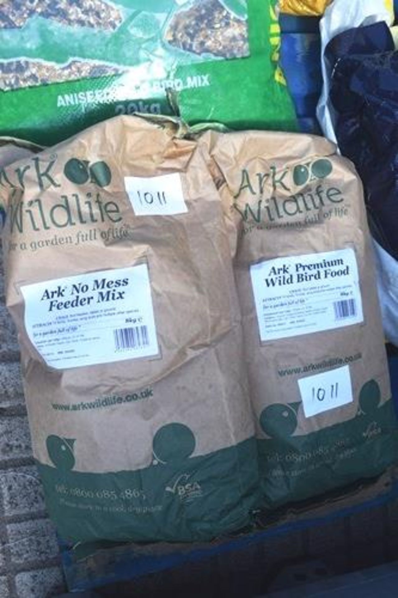 A selection of bird food including 1 x 13kg bag of Vine House Farm, 1 x 8kg of Ark Wildlife wild - Image 3 of 4