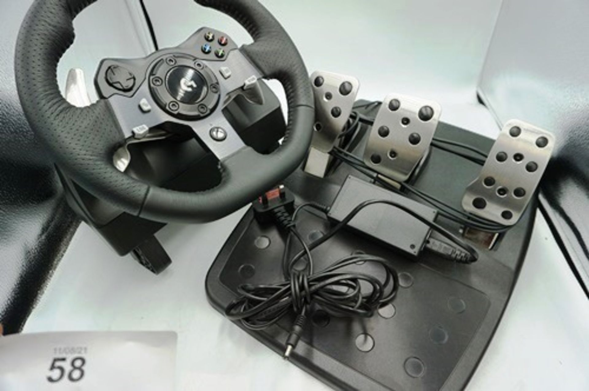1 x Logitech G920 Force Feedback steering wheel for Xbox One, model W-U0004, powers on, not fully - Image 2 of 5