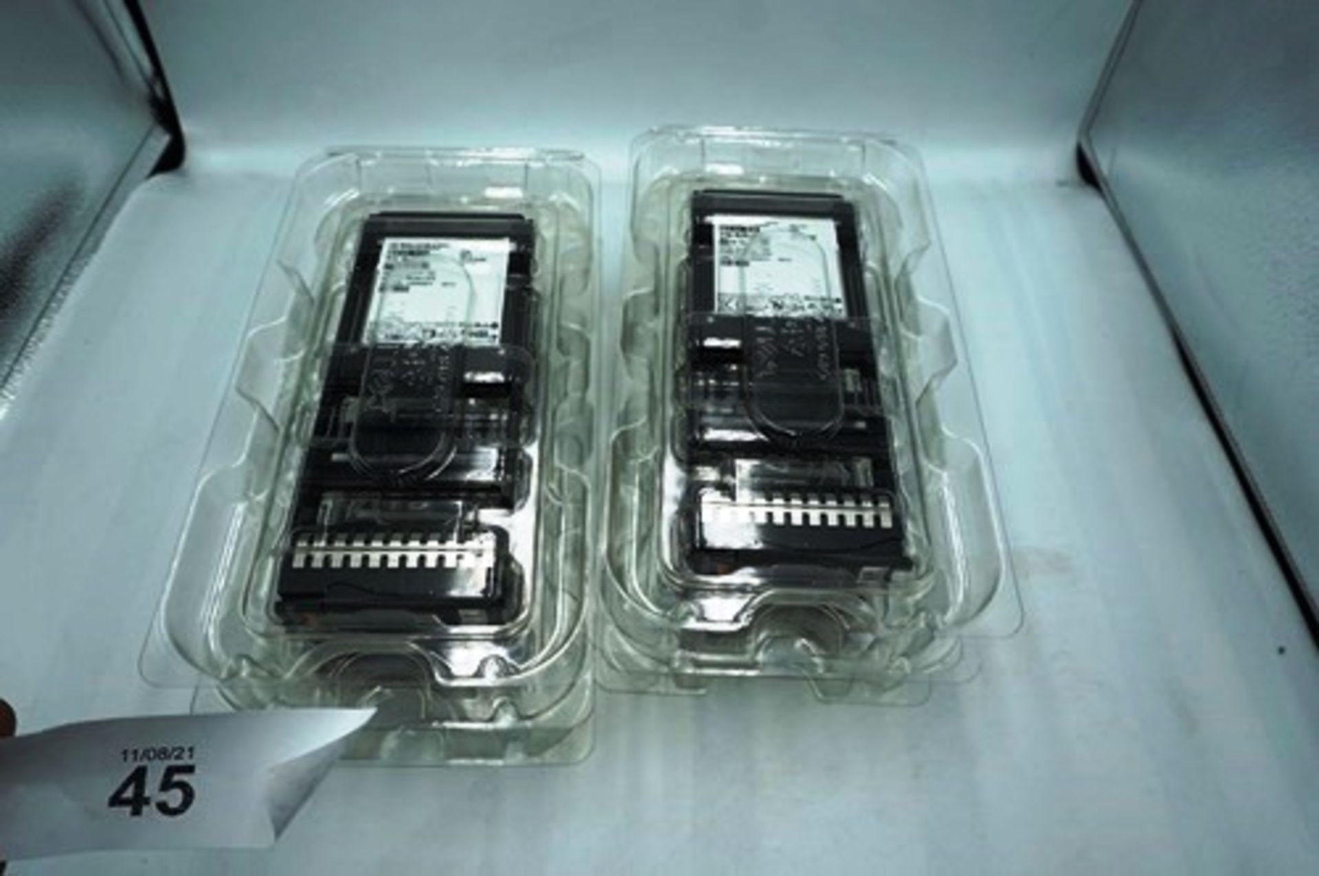 4 x Dell EMC 15.36TB Hot-Plug hard drives, 2.5", Ref: MZ-WLLI5 TC - New in box (C1)