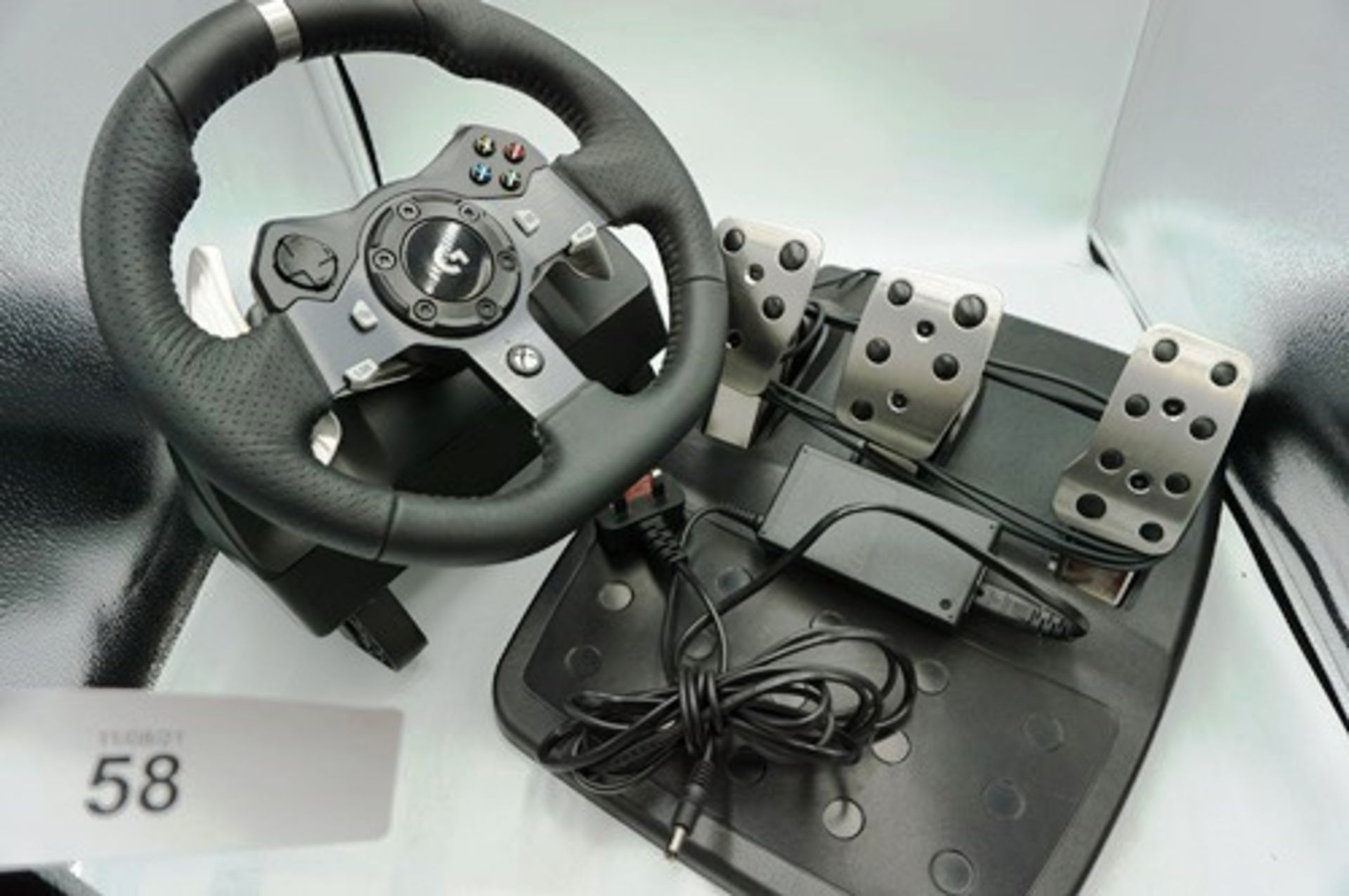 1 x Logitech G920 Force Feedback steering wheel for Xbox One, model W-U0004, powers on, not fully