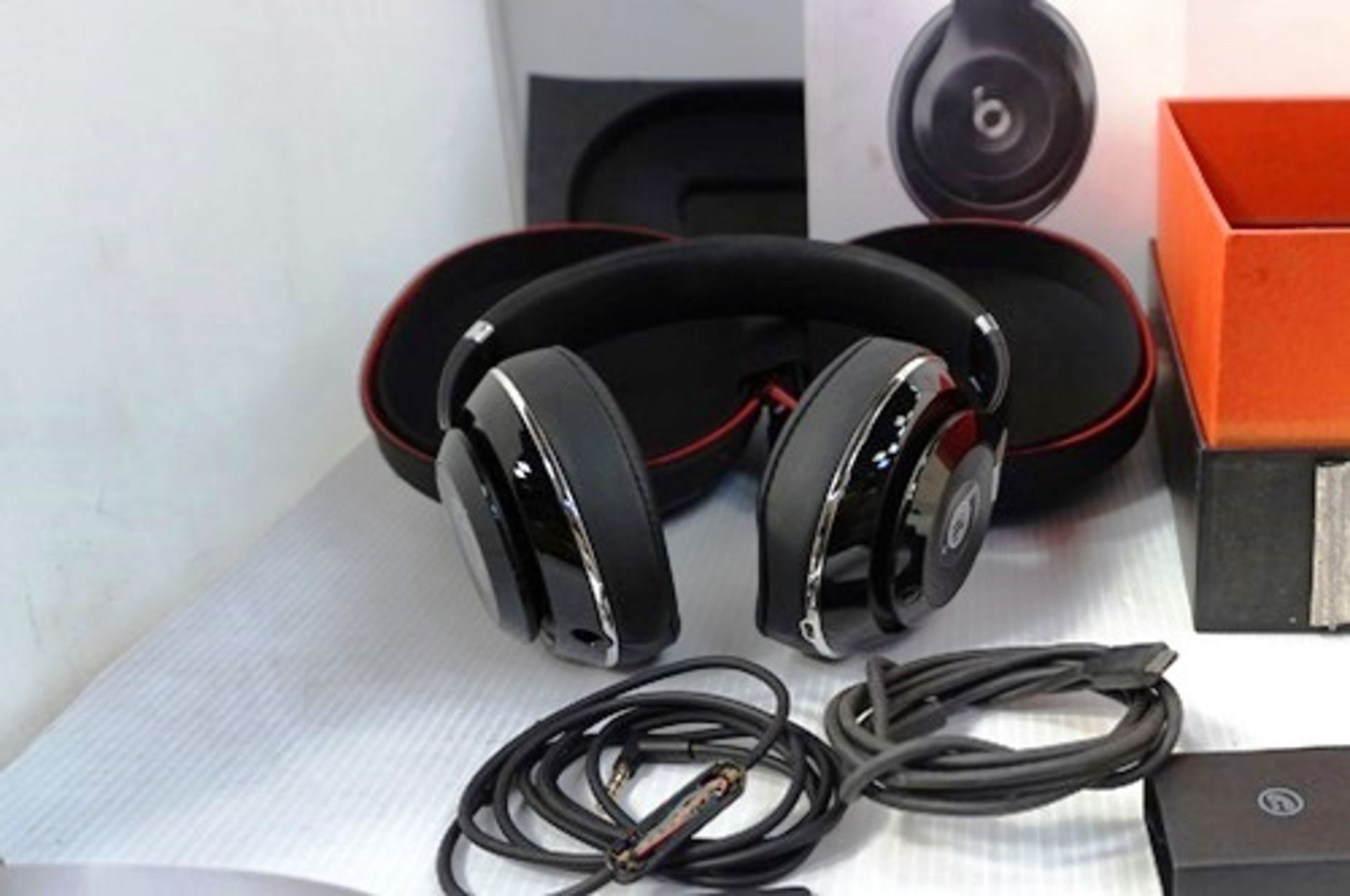 1 x Dr Dre Beat Studio wireless headphones, model B0501, Apple compatible, damaged volume control - Image 2 of 10