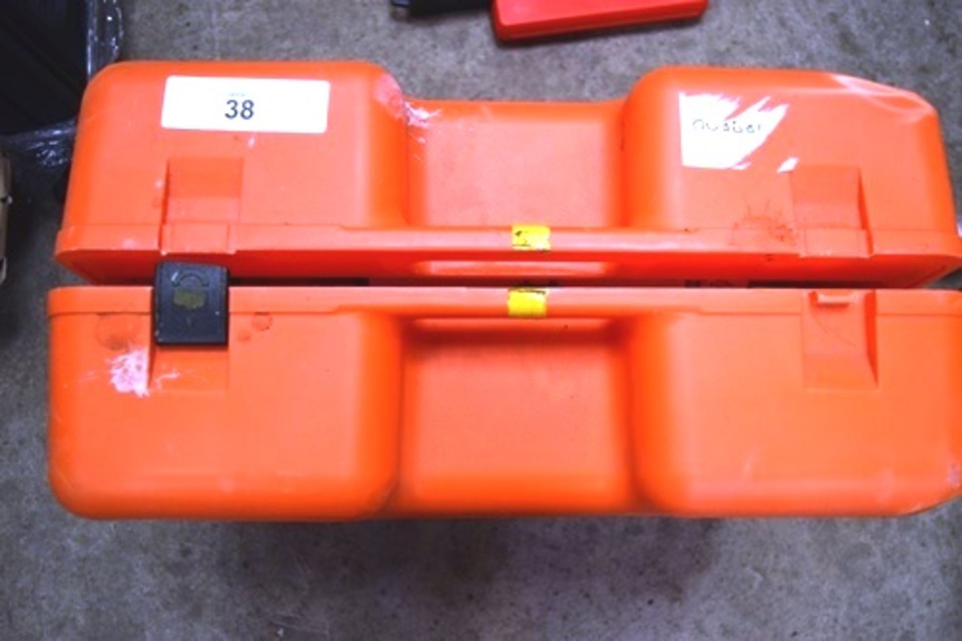 1 x Clipper tile cutter, model TT200EM, 240V, with manual and original case, one clasp missing - New - Image 3 of 3