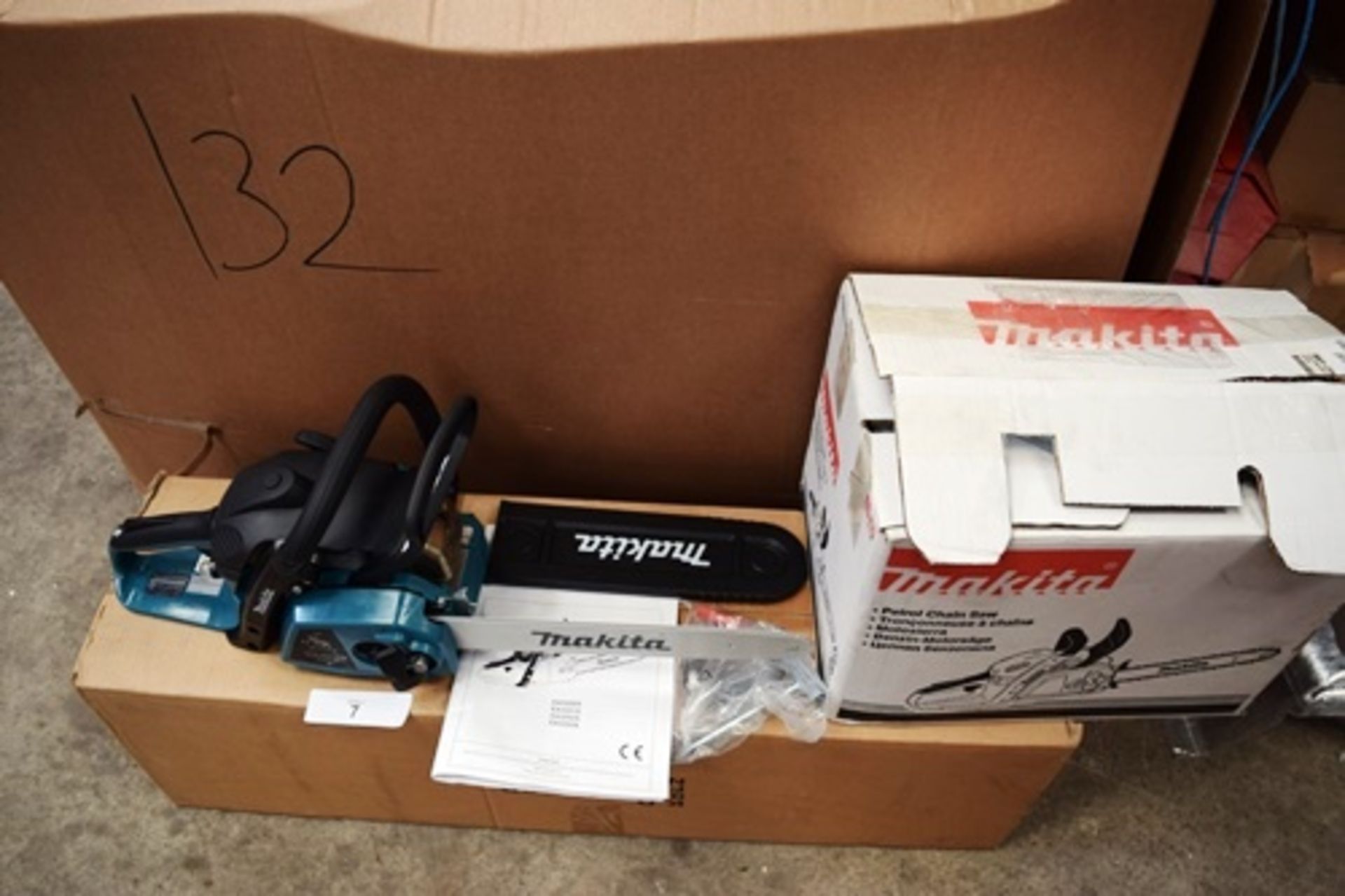 1 x Makita petrol chain saw, model EA3201S, Y.O.M. 2018, with guide, chain, manual and box -