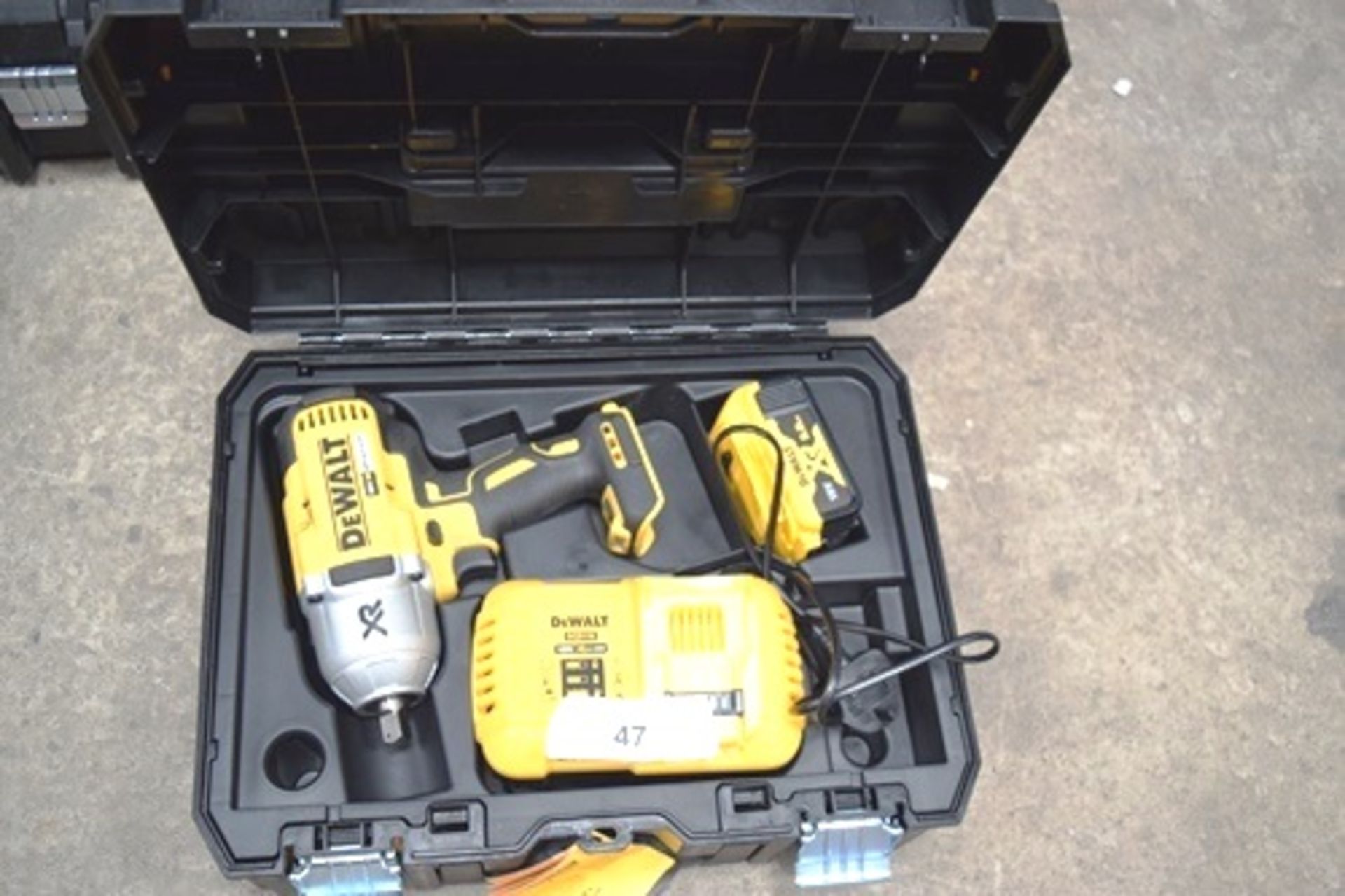 1 x DeWalt 18V high torque brushless impact wrench, model DCF899P2, 1/2" sq drive, with 1 x 18V 5. - Image 3 of 3