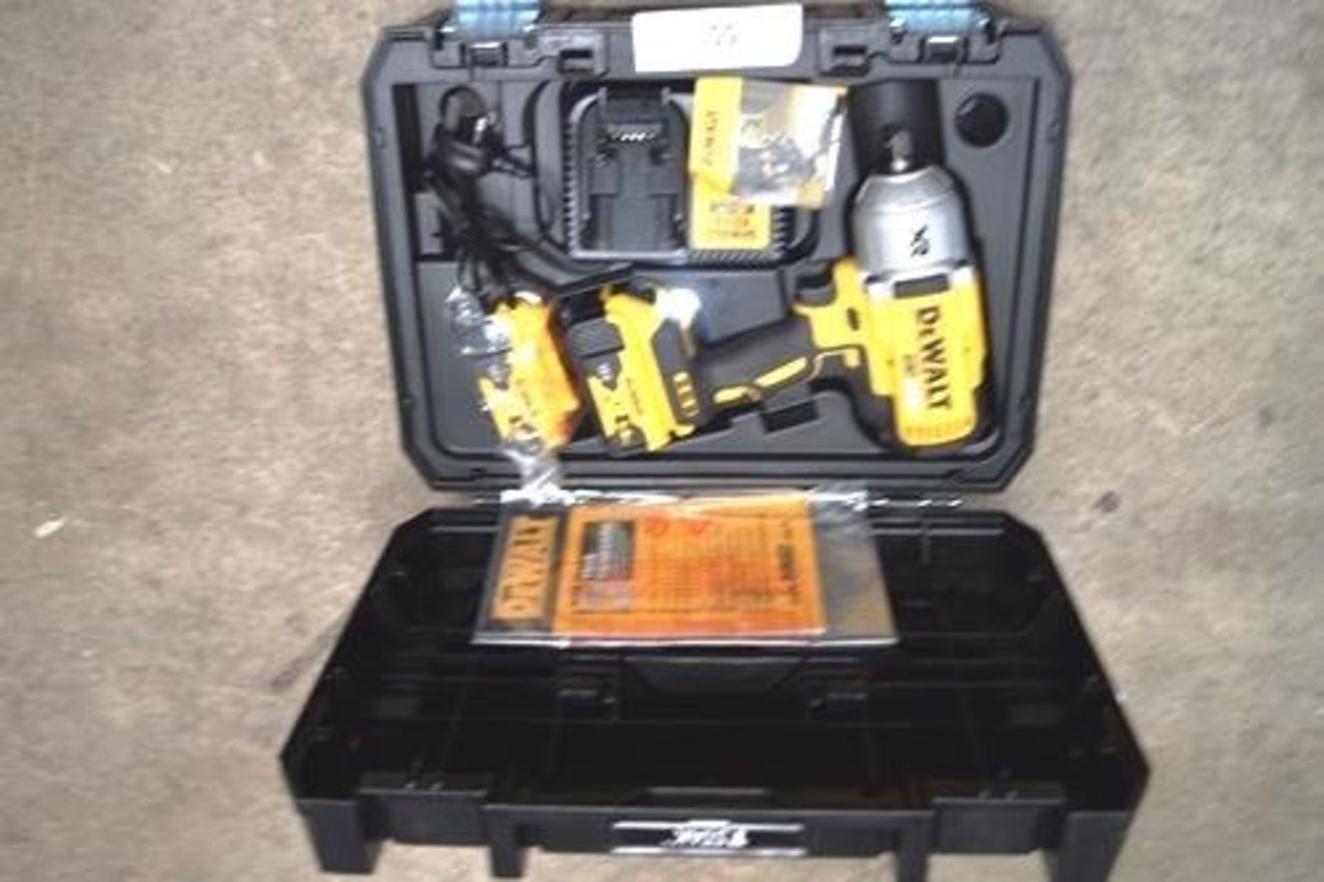1 x DeWalt 18V high torque brushless impact wrench, model DCF899P2, 1/2" sq drive, with 2 x 18V 5. - Image 3 of 3