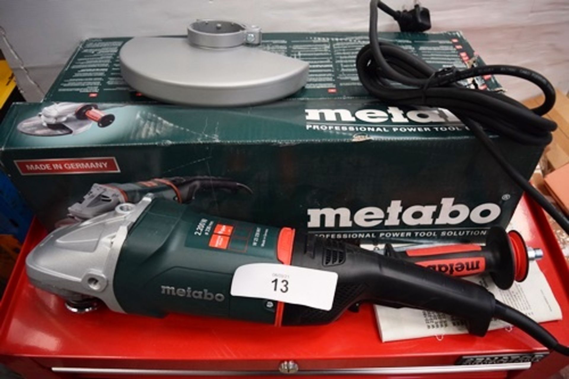 1 x Metabo angle grinder, mod3el W22-230MVT dead man's switch, 240V, 2200W, with manual and original