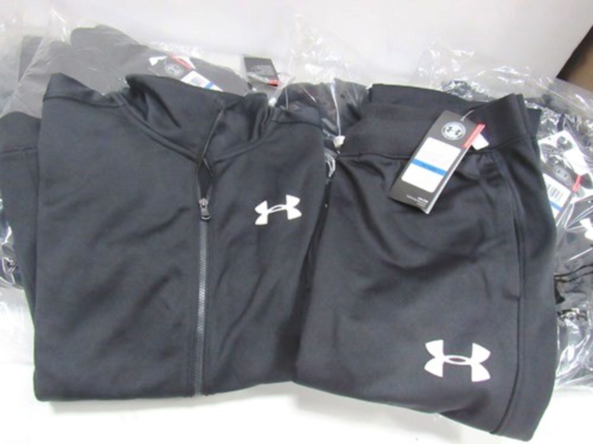 5 x Under Armour tracksuit sets, size Junior XL - Sealed new in pack (1B)