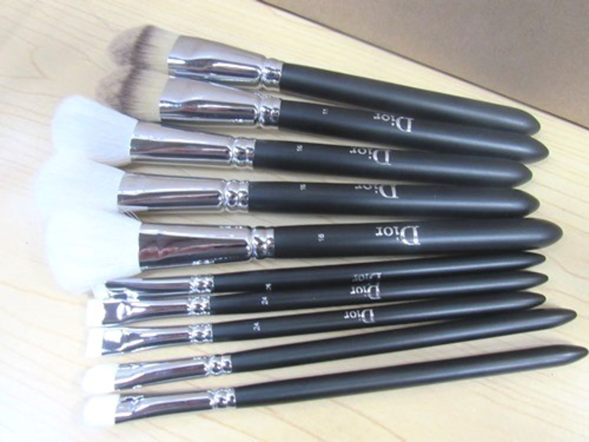 A small quantity of Dior makeup brushes, No. 16, 11, 21 & 24 - New (C8A)