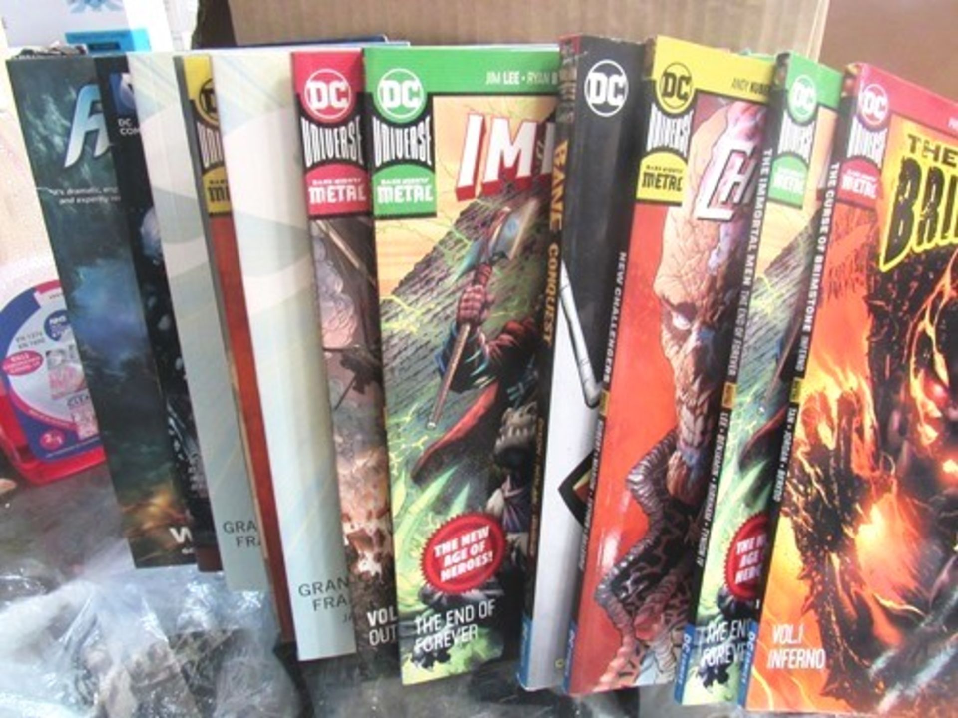 13 x DC Comic booklets including Aquaman, Bombshell, Immortal Men, Bone Conquest and other