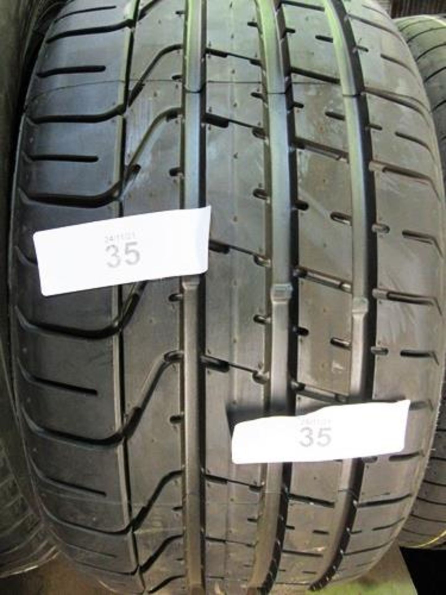 1 x Pirelli P-Zero tyre, size 255/35ZR18 94Y - New with labels (GS16)