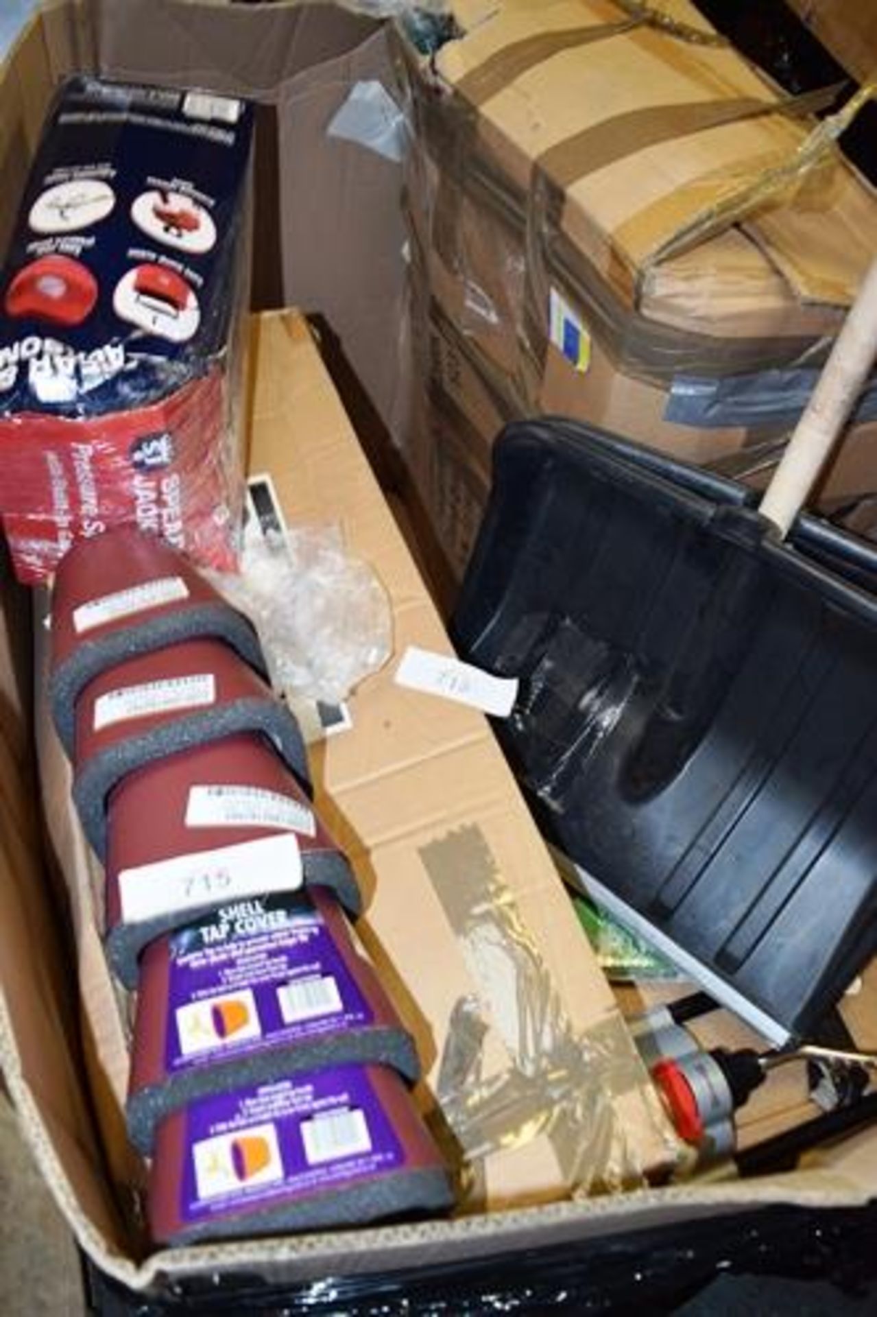 A pallet of assorted gardening equipment including wheel barrows, oscillating sprinkler tap covers - Image 3 of 3
