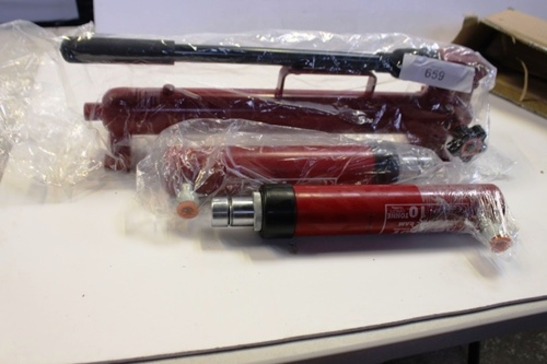 1 x Kennedy hydraulic hand pump, Model HPS060 and 2 x Kennedy 10T hydraulic pumps - New (SW2)