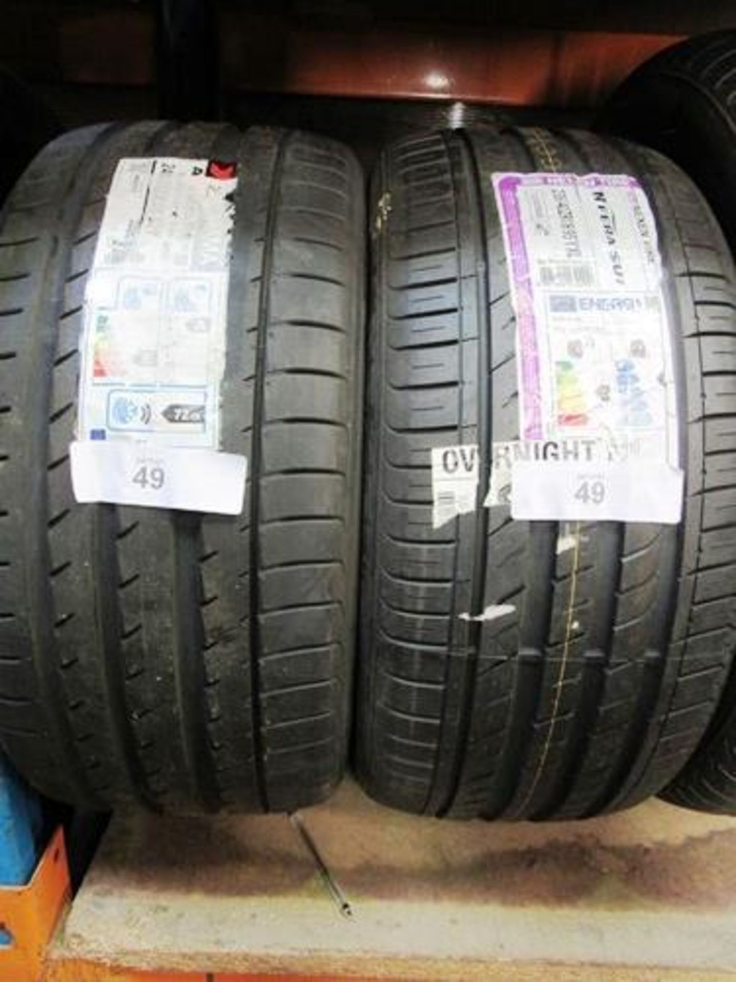 1 x Nexen N Fera SU1 tyre, size 235/40ZR18 95Y XL, code 12302NXK and 1 x Yokohama Advan Sport V105