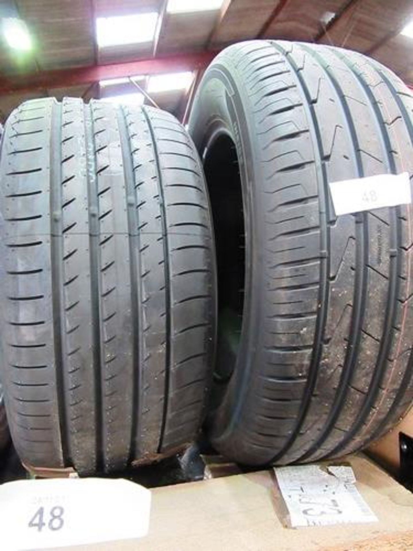 1 x Hankook Ventus Prime 3 tyre, size 235/60R17, new with label and 1 x Yokohama Advan Sport V105
