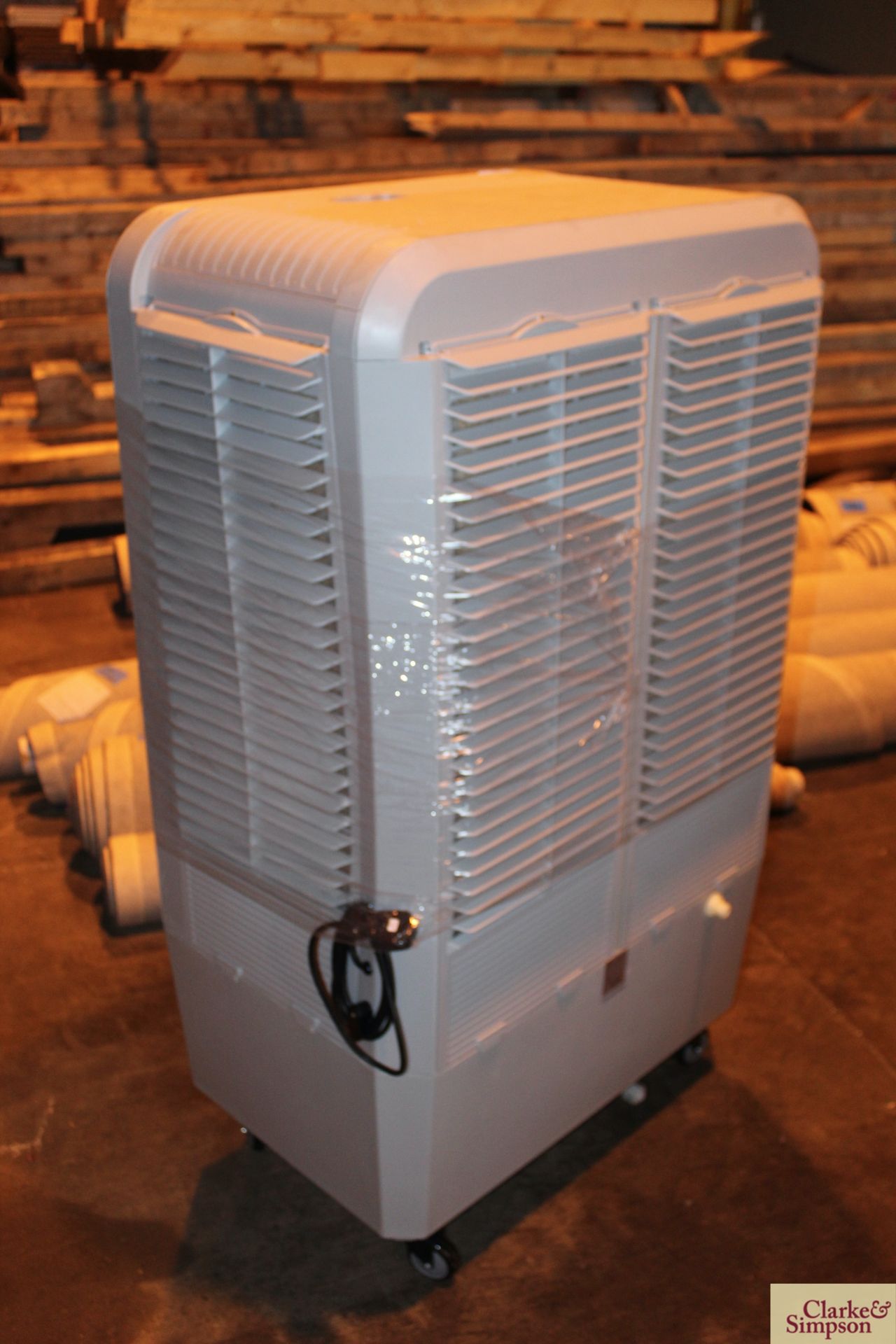 MasterKool iKool mobile air cooler. Model MIK-70EX. 2019. Minor damage to side and rear. Click - Image 4 of 6