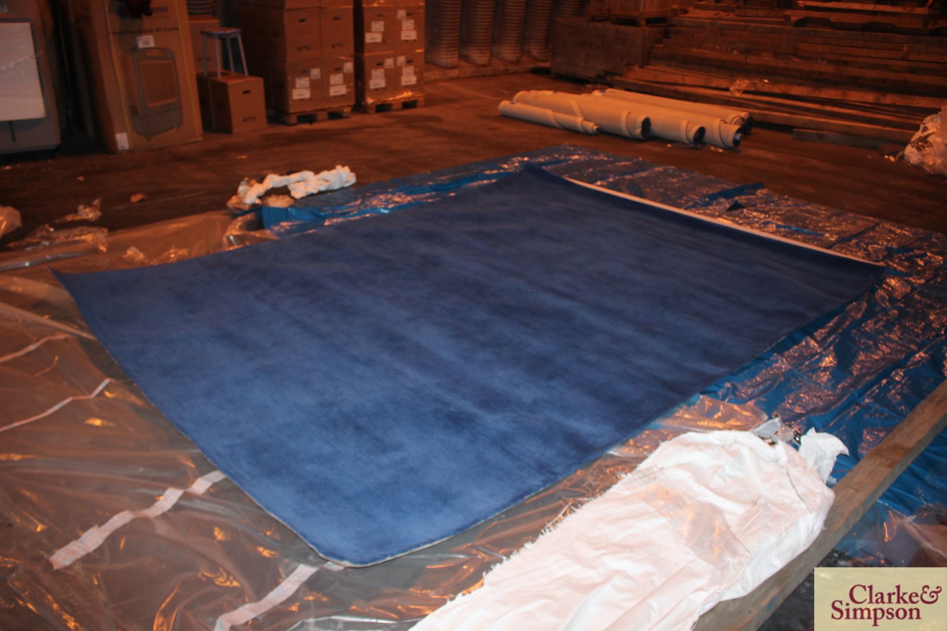 275cm x 350cm square blue 100% Indian wool rug (C8). - Image 4 of 6