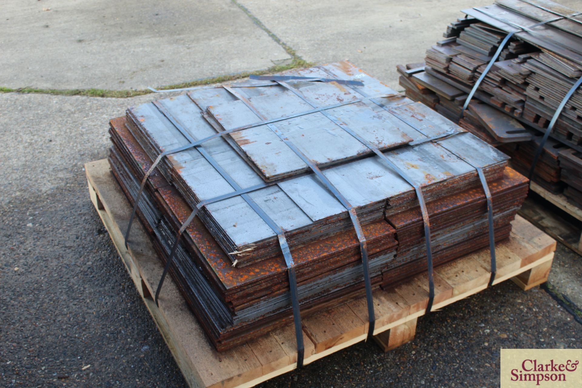 Pallet containing a quantity of steel plates. - Image 3 of 4
