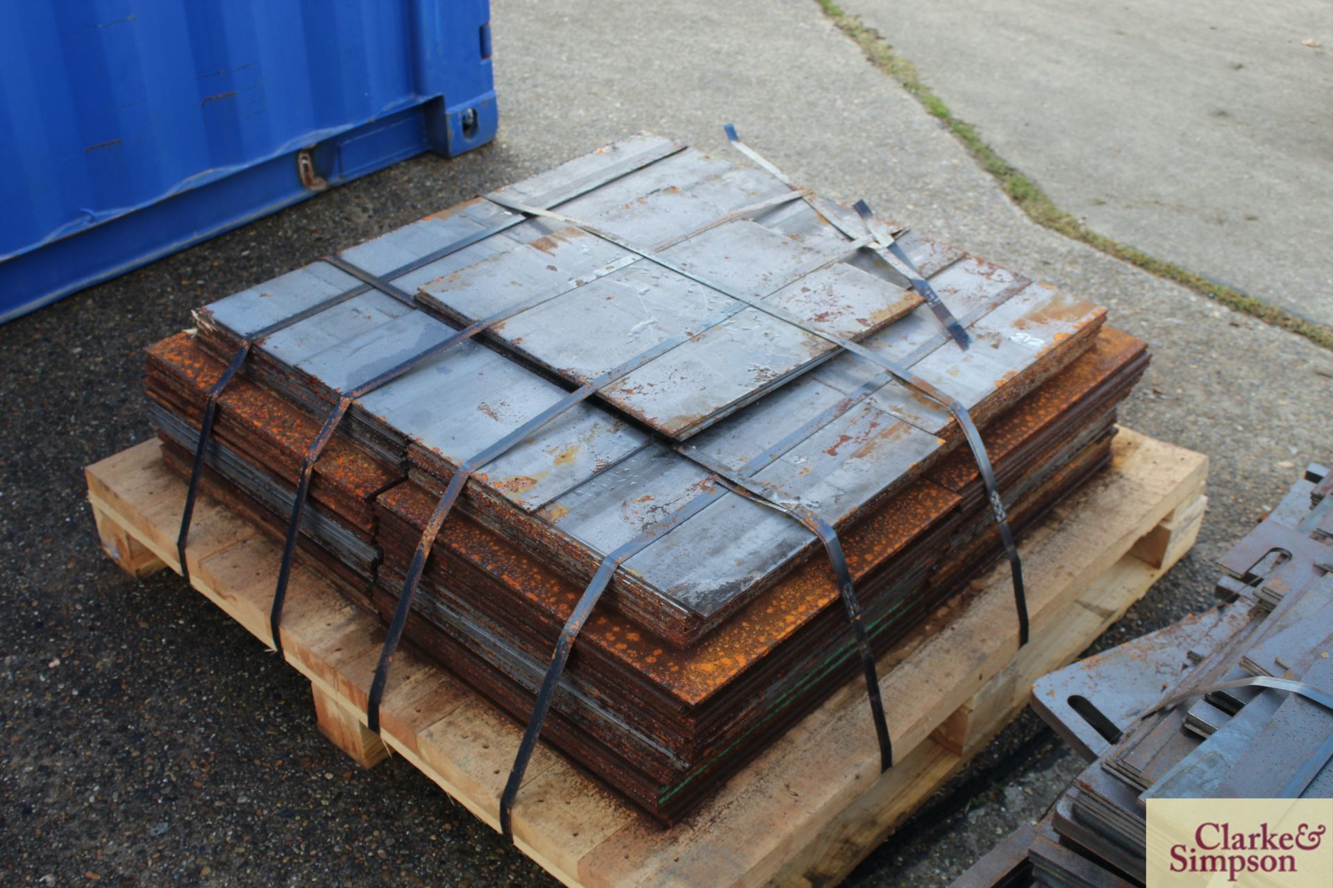 Pallet containing a quantity of steel plates. - Image 4 of 4