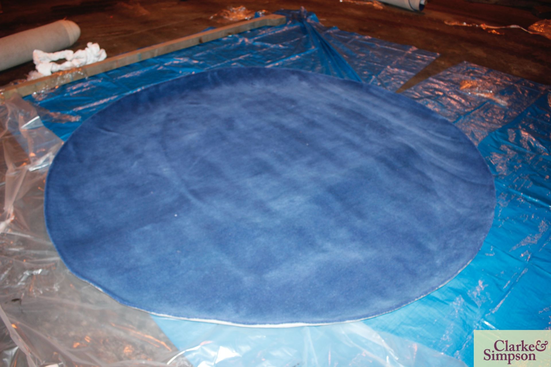 250cm circular blue 100% Indian wool rug (C5). - Image 2 of 5