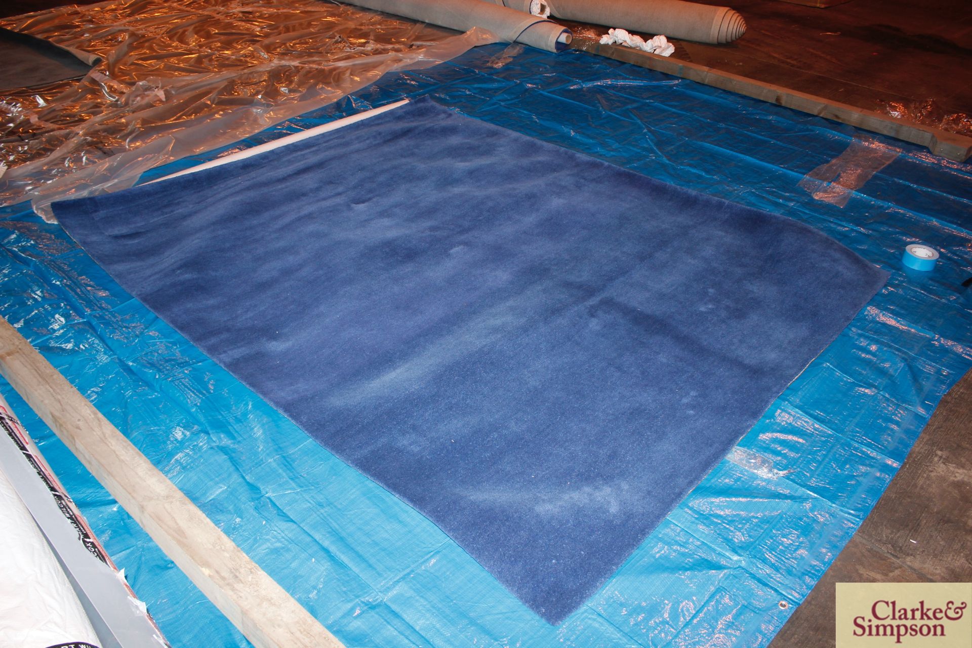 200cm x 250cm blue 100% Indian wool rug (C3). - Image 2 of 6