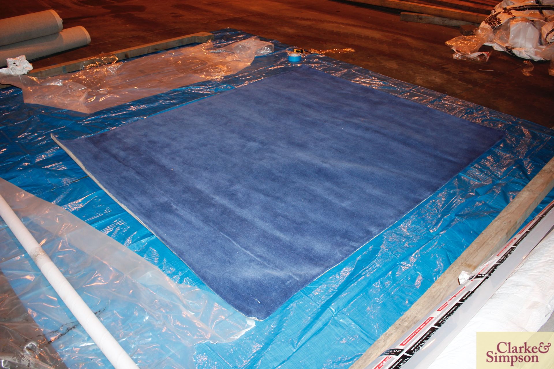 200cm x 250cm blue 100% Indian wool rug (C1). - Image 3 of 5