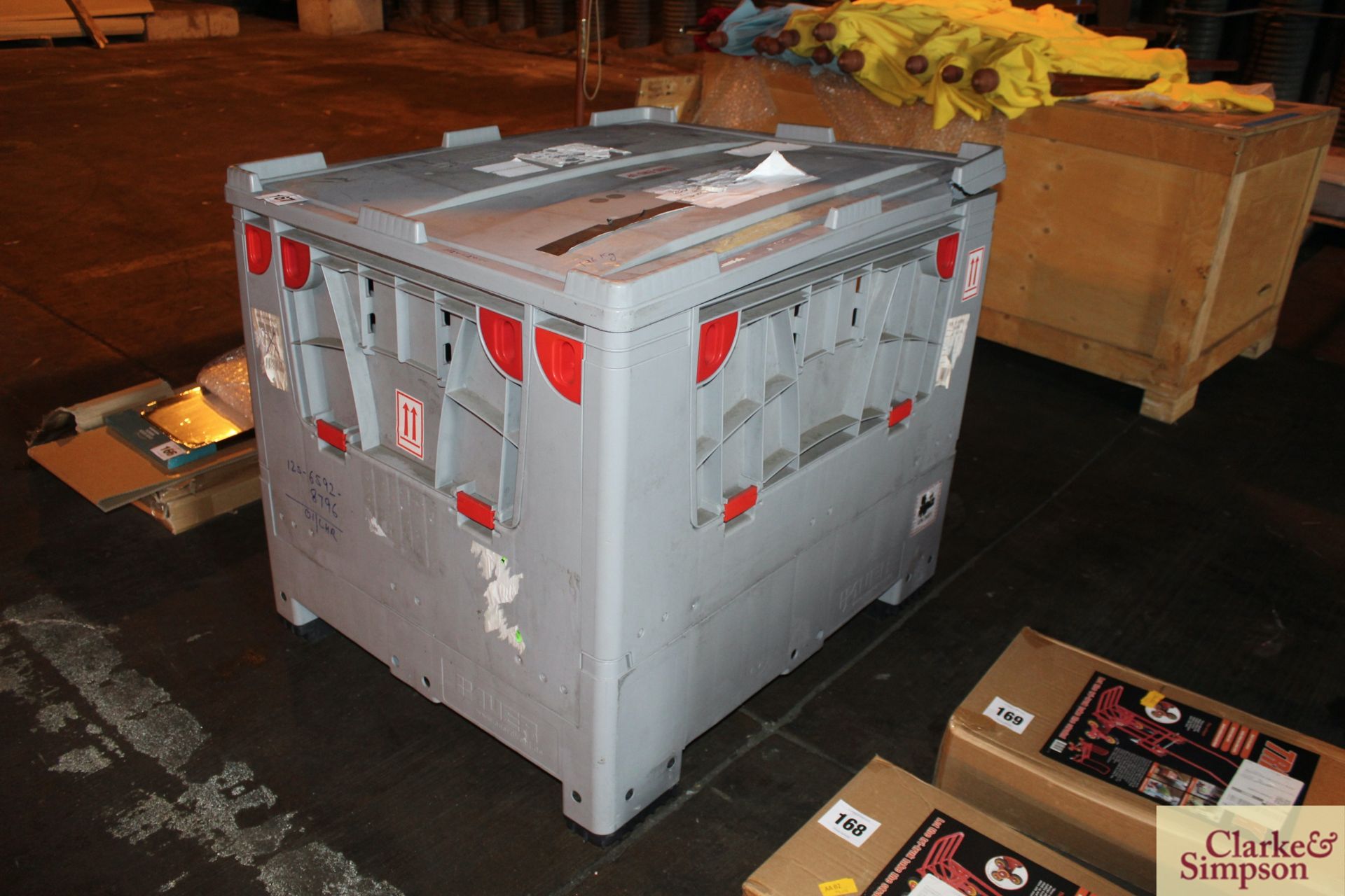 Plastic pallet box with lid. - Image 2 of 3