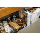 A quantity of miscellaneous kitchenware etc.