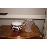 A Victorian Imari pattern fruit bowl with plated r