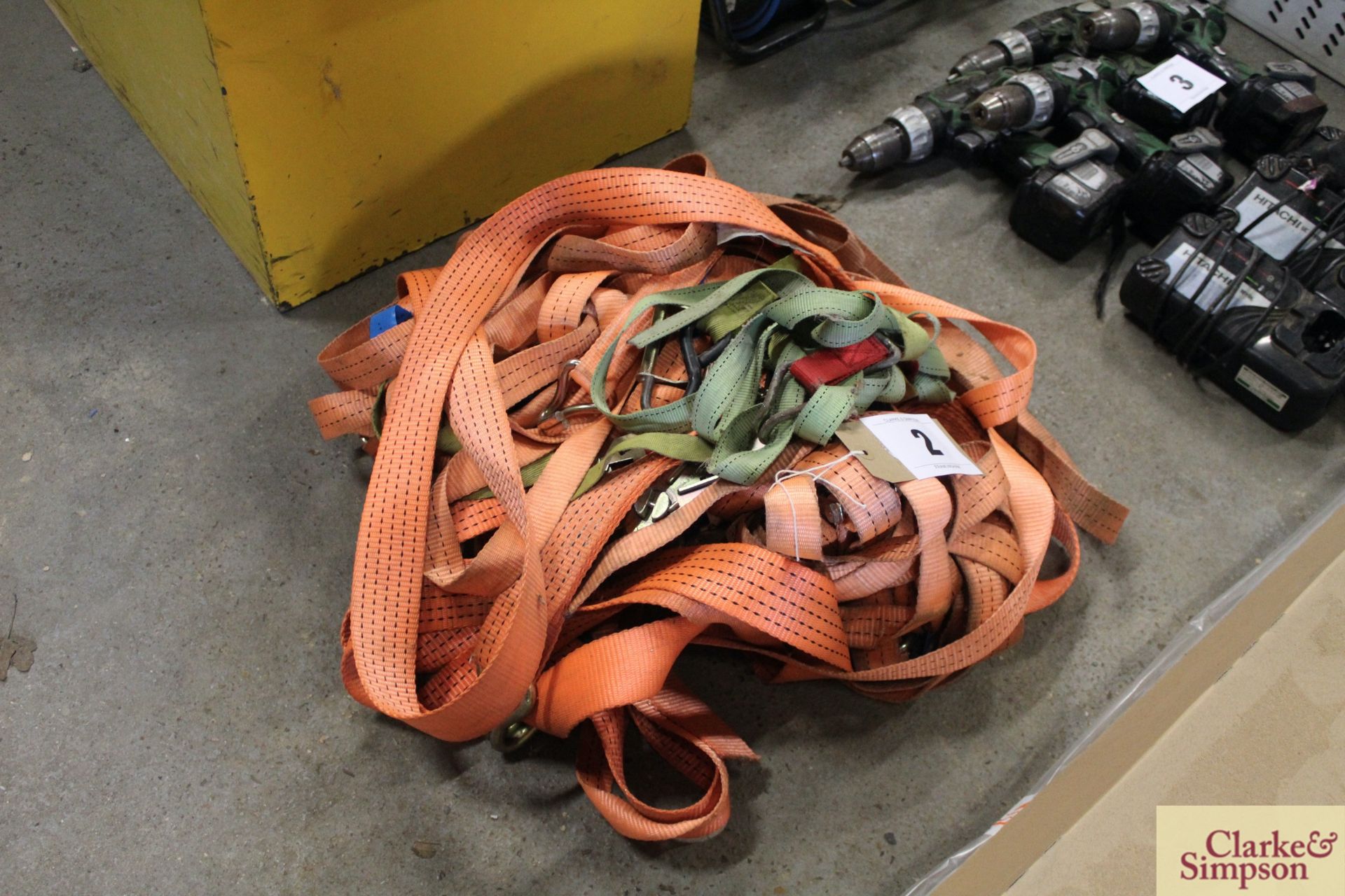 Quantity of ratchet straps.