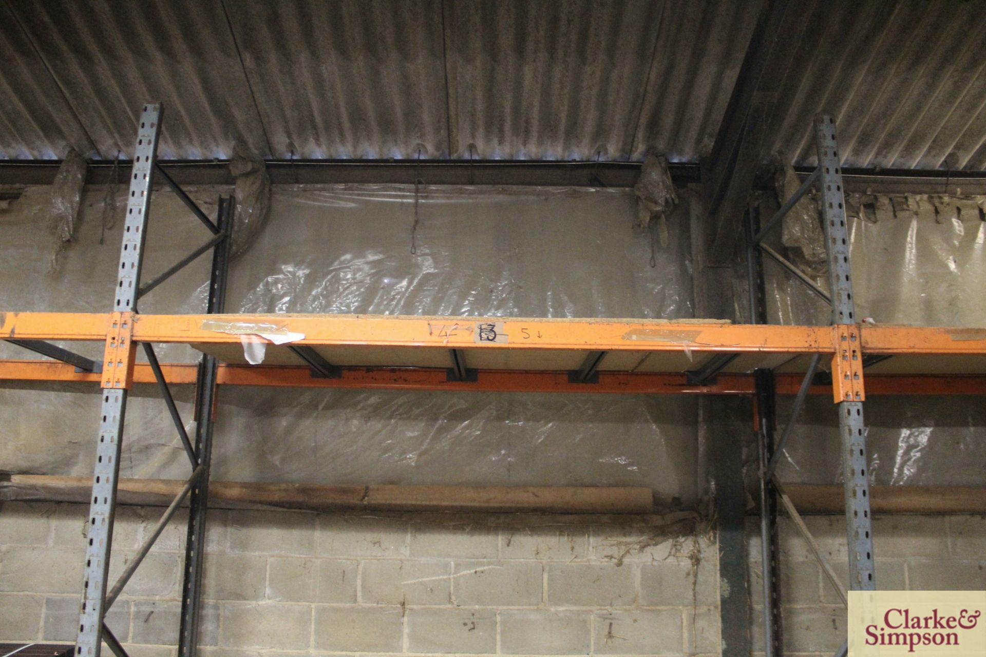 c.14.2m of pallet racking. Comprising 6x uprights and 11x shelves. - Image 4 of 13