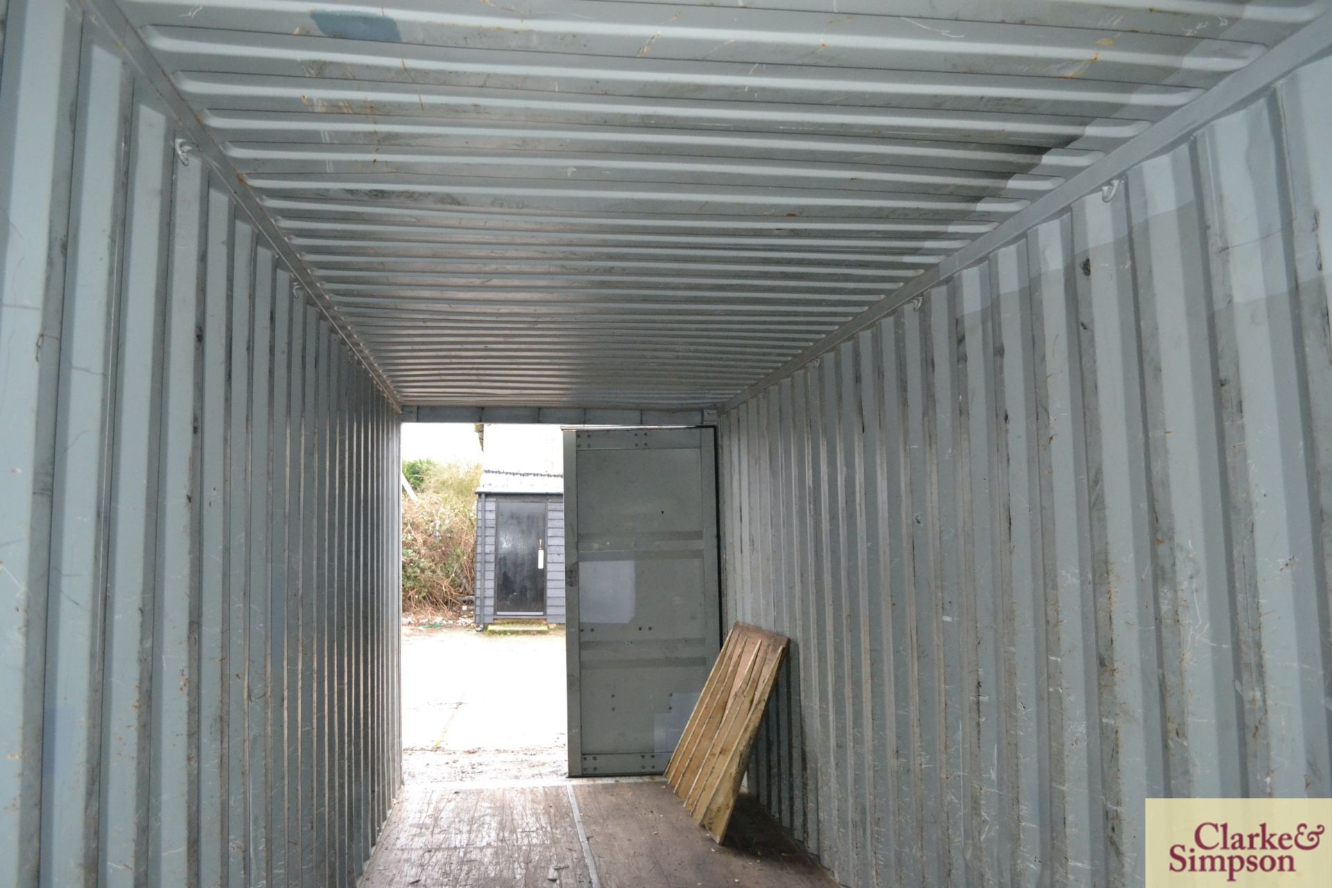 40ft shipping container. 2003. To be sold in situ and removed at purchaser's expense. - Image 7 of 7