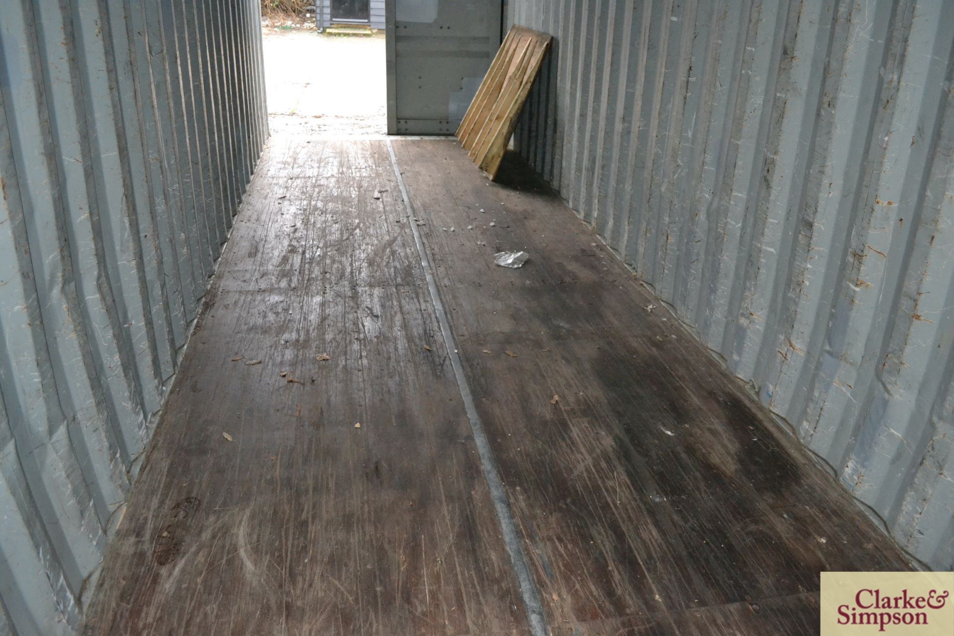 40ft shipping container. 2003. To be sold in situ and removed at purchaser's expense. - Image 6 of 7